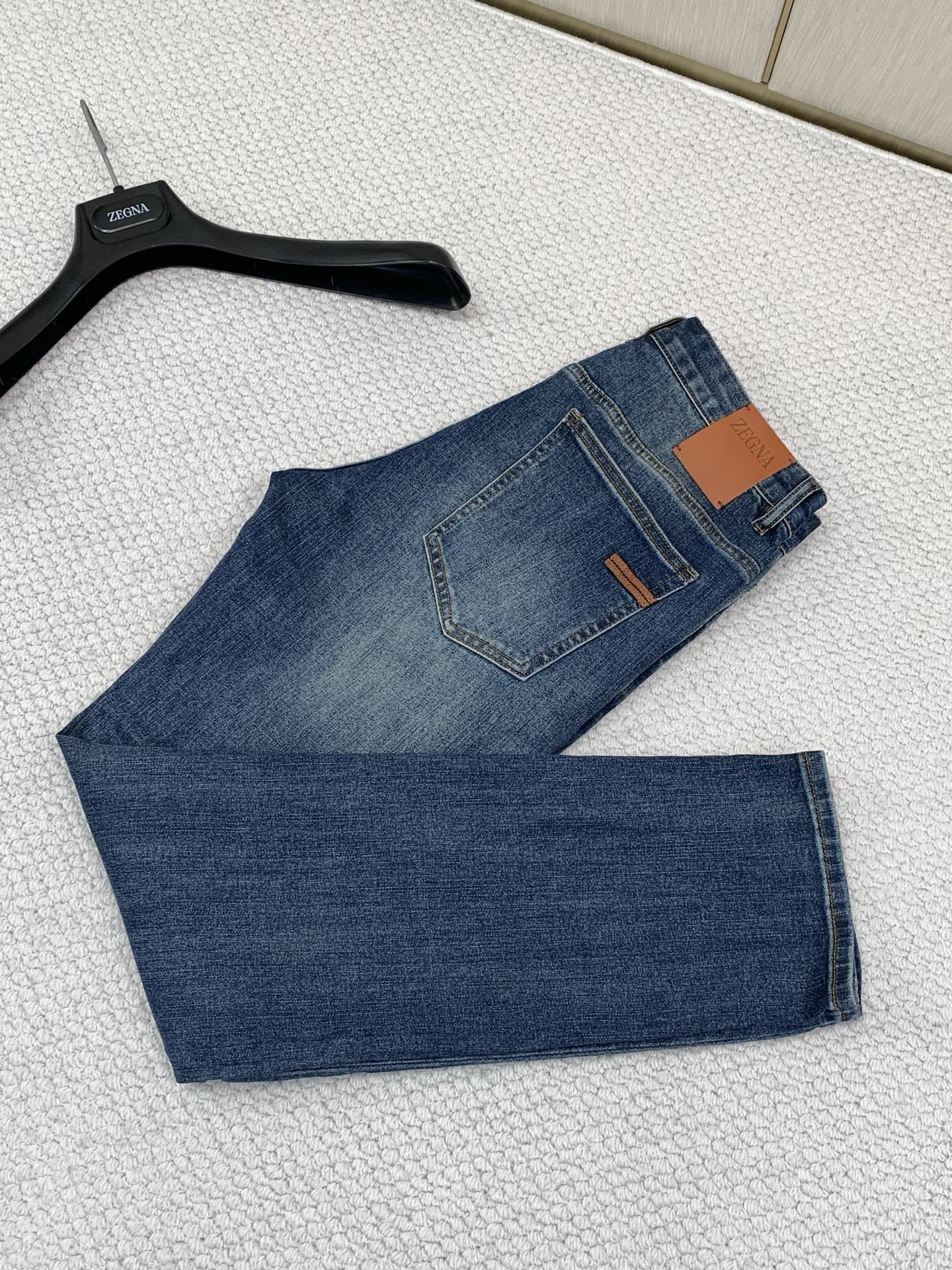 ，Zegna 杰尼亚，2026春秋最新品，专柜同步有售，原单狠货，时尚休闲水洗牛仔裤，进口原版水洗面料，上身舒适透气，简