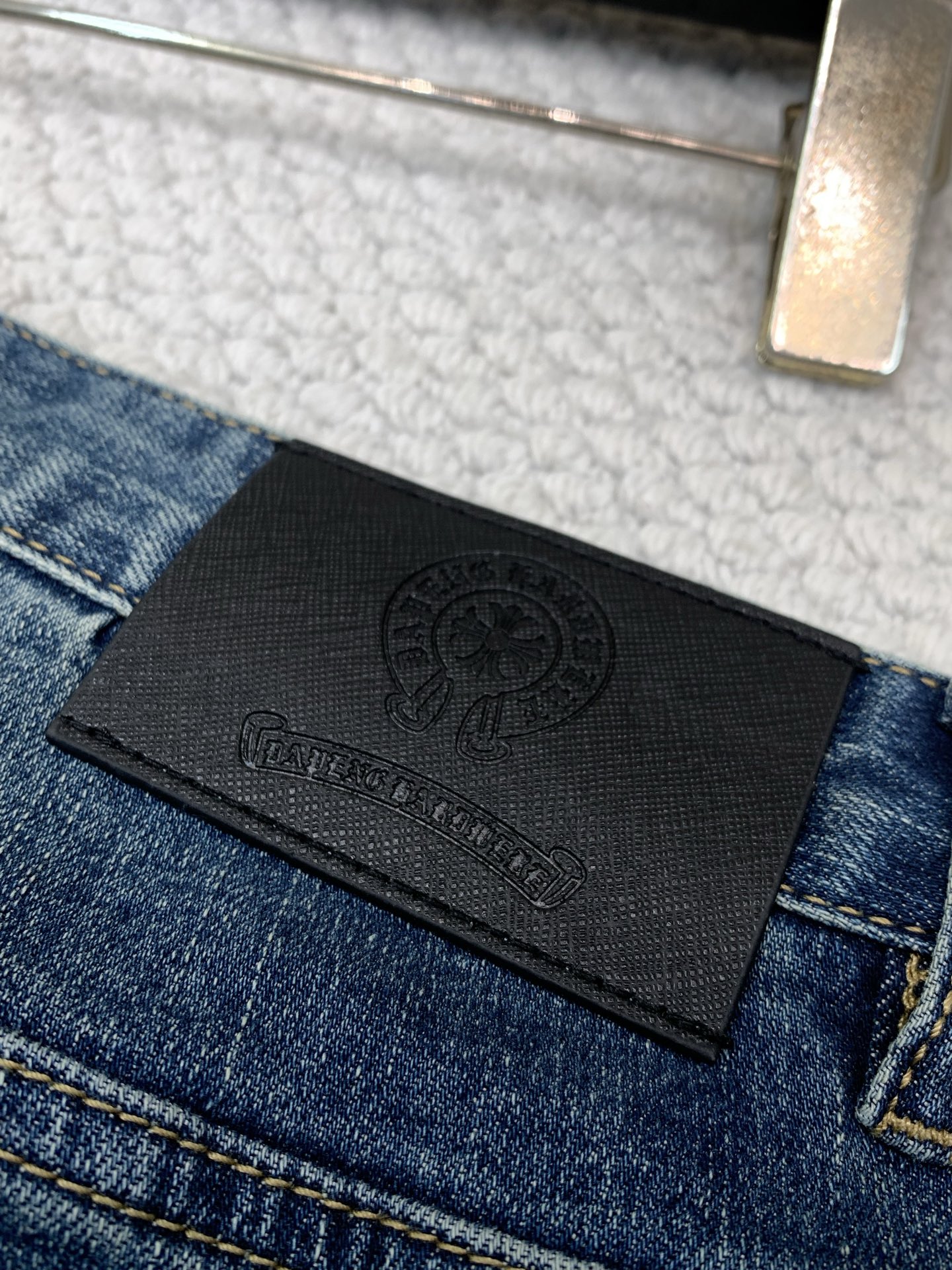 ，Chrome Hearts 克罗心，2026春秋新品，专柜同步有售，原单狠货，时尚休闲水洗牛仔裤，采用进口原版面料，顶