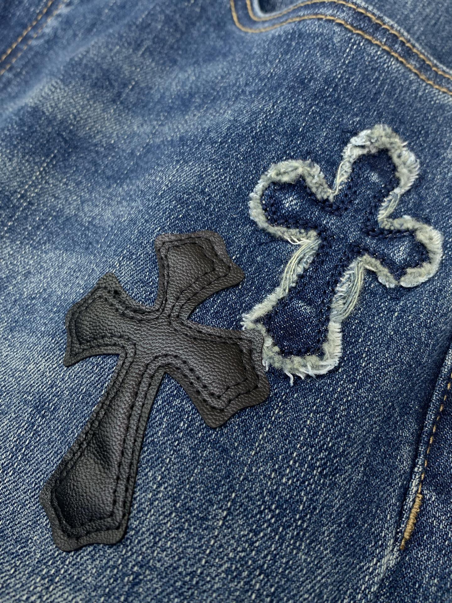 ，Chrome Hearts 克罗心，2026春秋新品，专柜同步有售，原单狠货，时尚休闲水洗牛仔裤，采用进口原版面料，顶