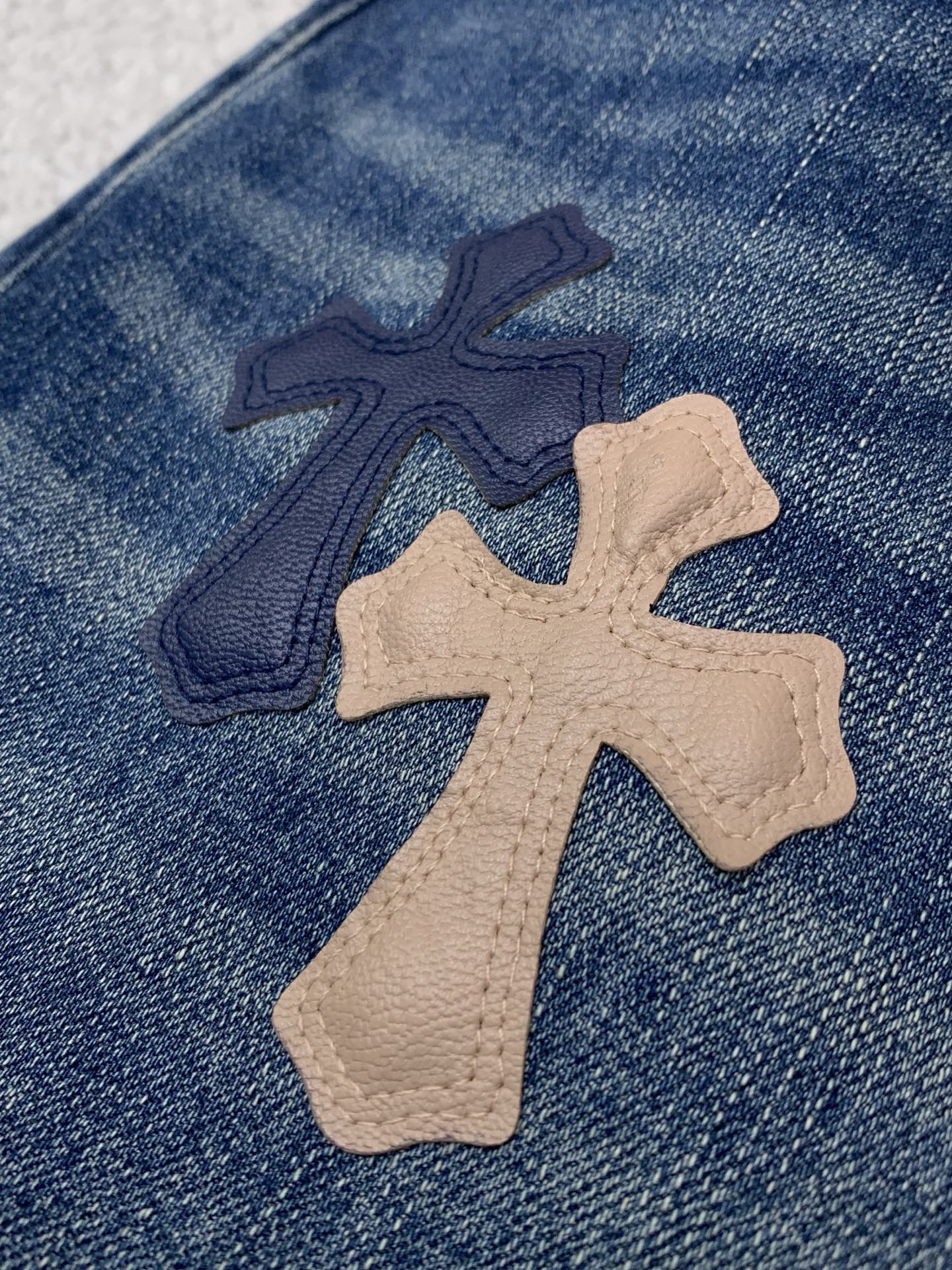 ，Chrome Hearts 克罗心，2026春秋新品，专柜同步有售，原单狠货，时尚休闲水洗牛仔裤，采用进口原版面料，顶