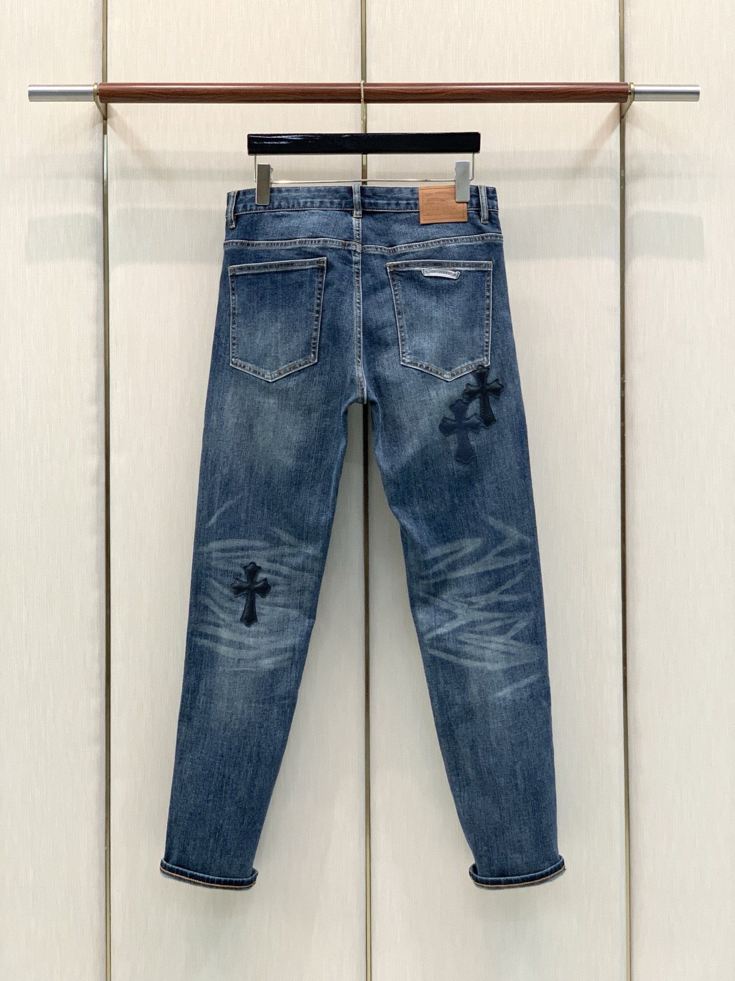 ，Chrome Hearts 克罗心，2026春秋新品，专柜同步有售，原单狠货，时尚休闲水洗牛仔裤，采用进口原版面料，顶