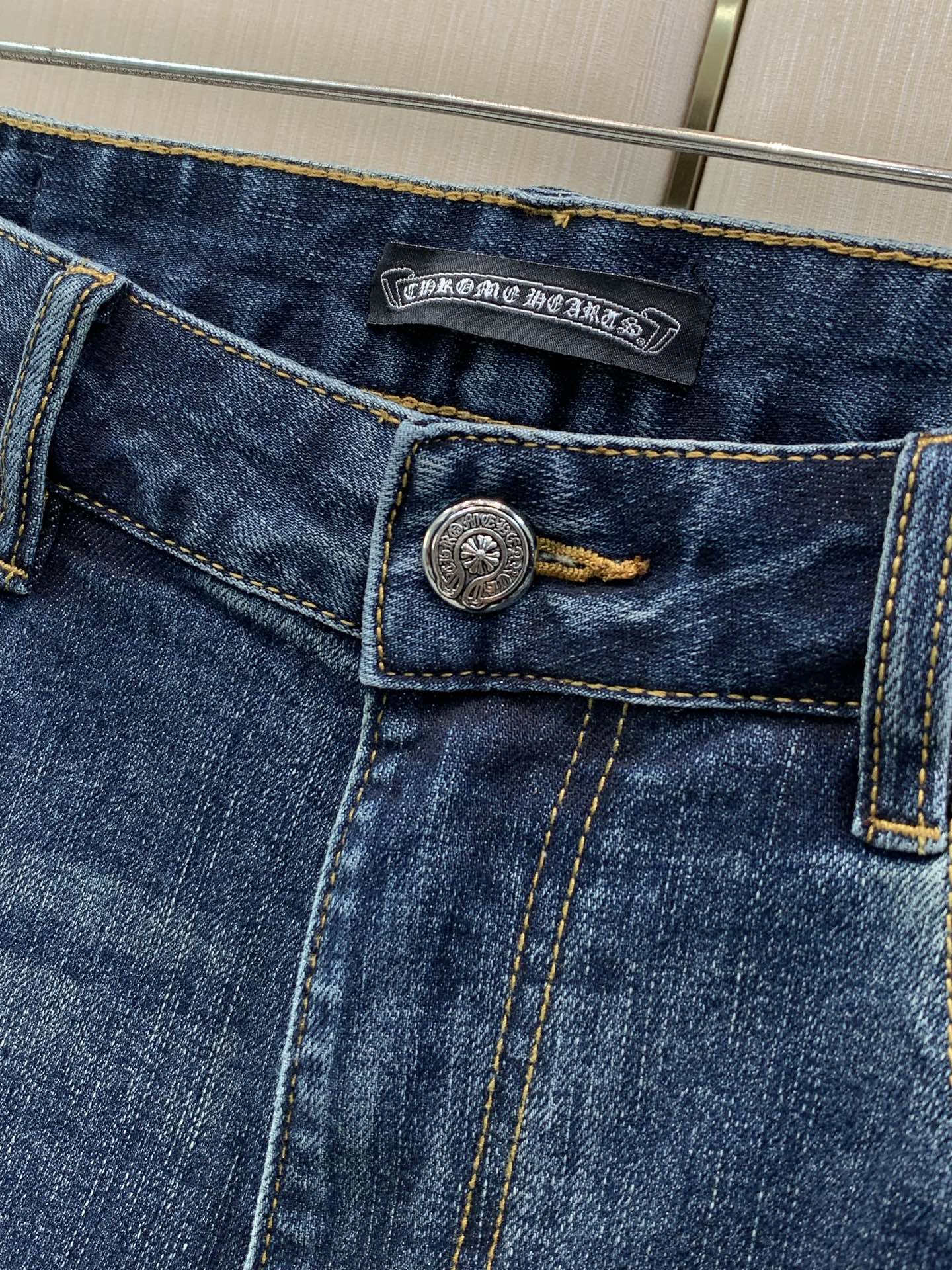 ，Chrome Hearts 克罗心，2026春秋新品，专柜同步有售，原单狠货，时尚休闲水洗牛仔裤，采用进口原版面料，顶