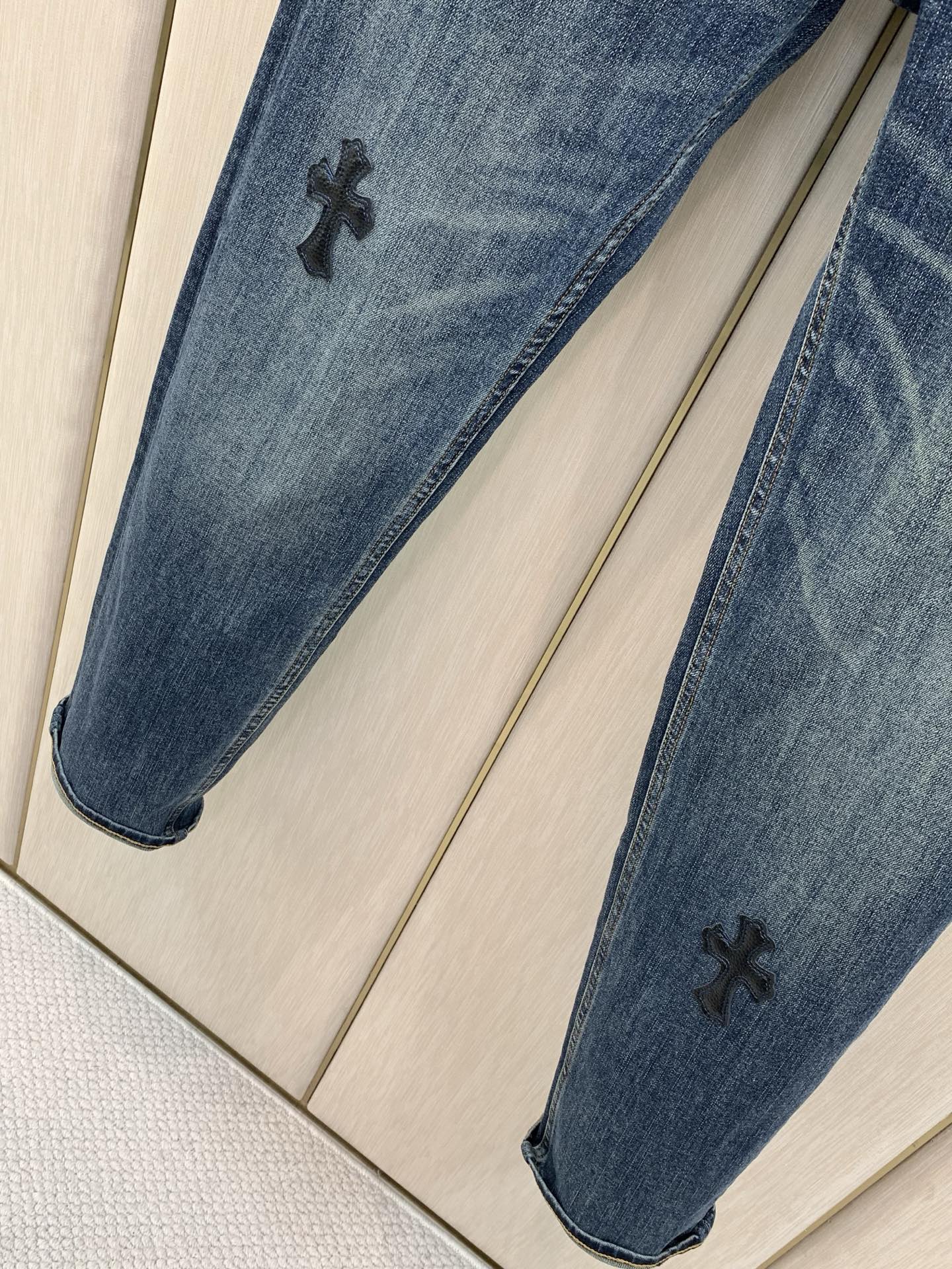 ，Chrome Hearts 克罗心，2026春秋新品，专柜同步有售，原单狠货，时尚休闲水洗牛仔裤，采用进口原版面料，顶