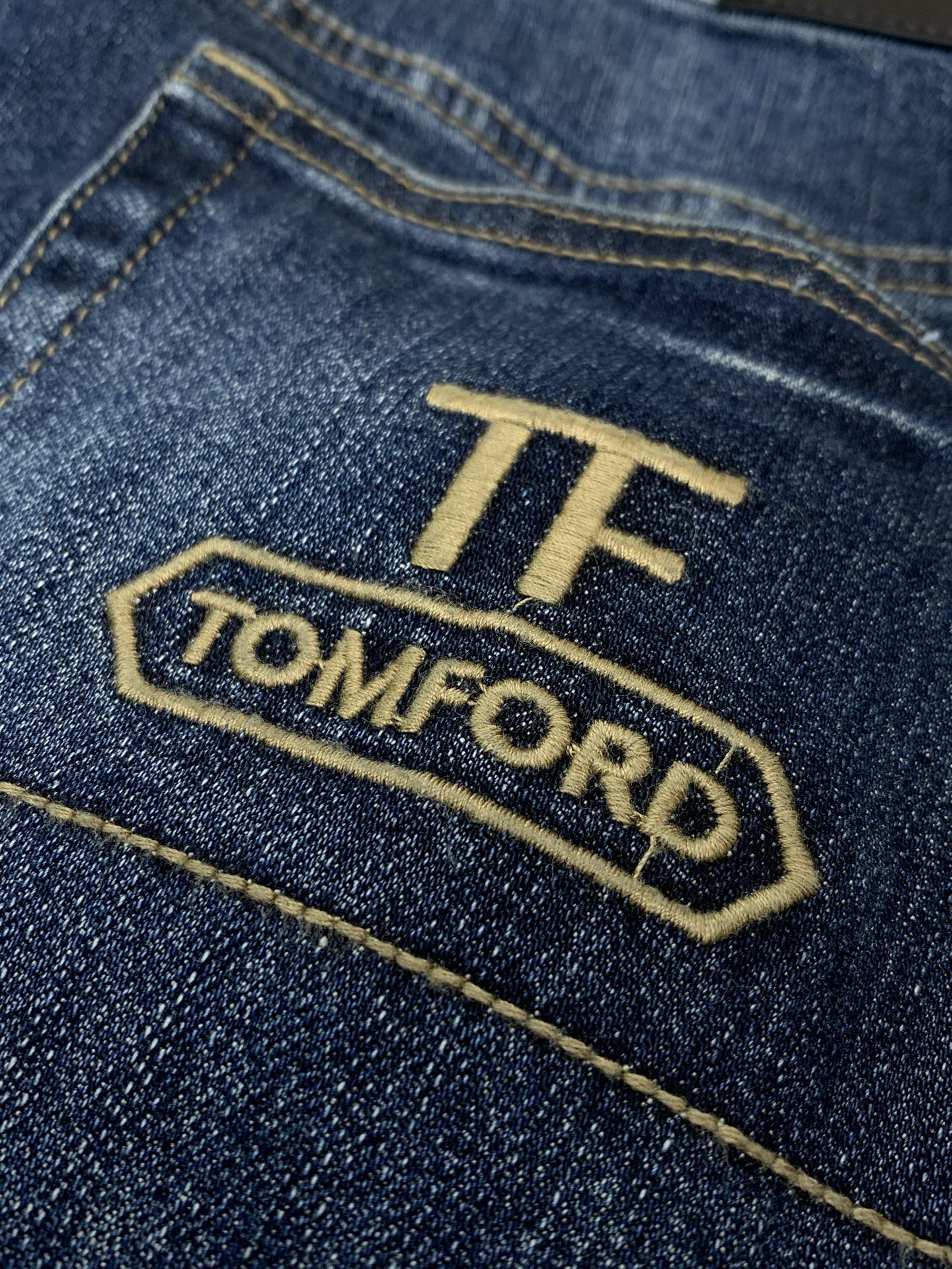 ，Tom Ford 汤姆·福特，2026春秋最新品，时尚休闲水洗牛仔裤，专柜同步有售，原单狠货，采用进口原版面料，舒适度