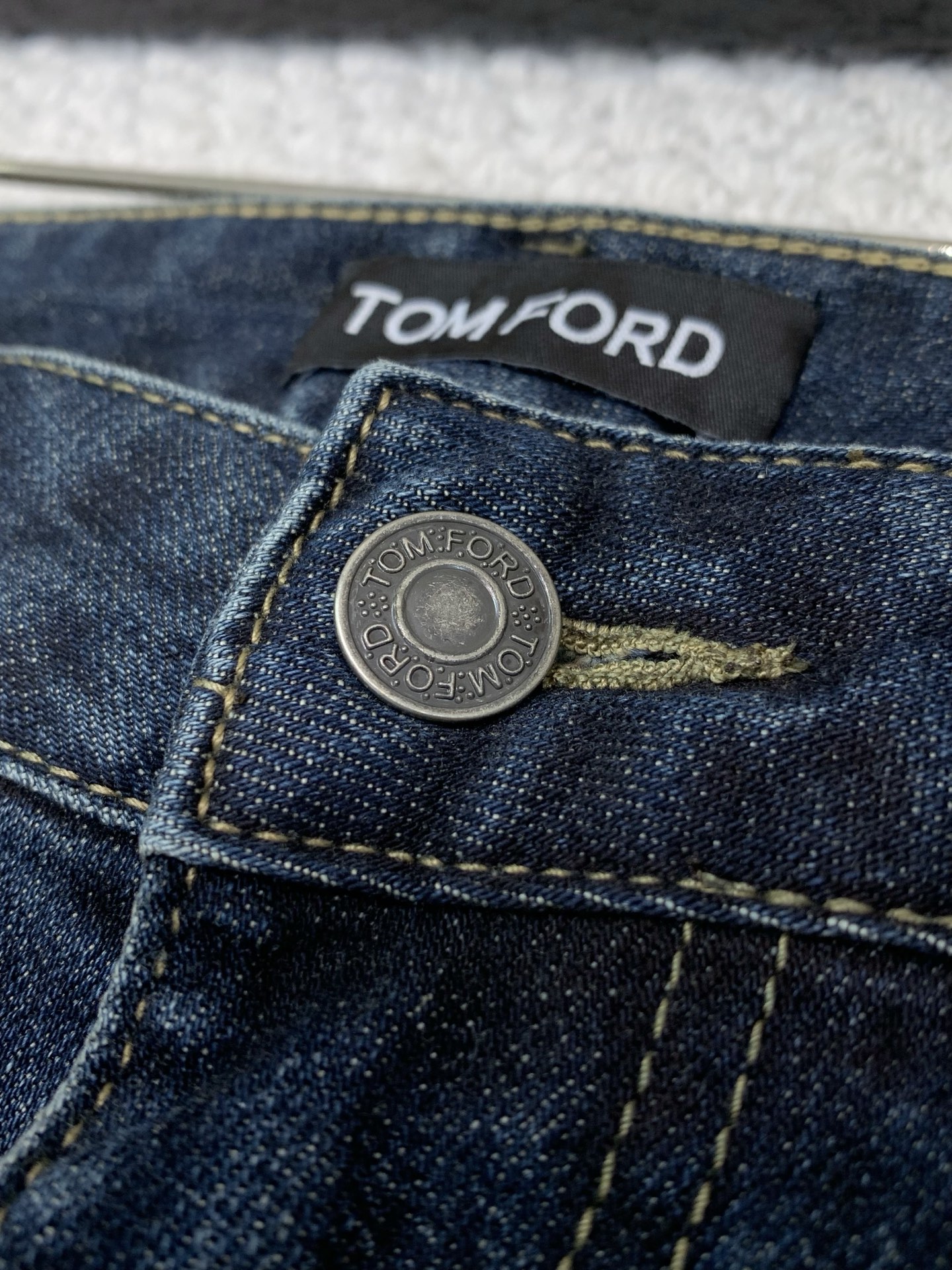 ，Tom Ford 汤姆·福特，2026春秋最新品，时尚休闲水洗牛仔裤，专柜同步有售，原单狠货，采用进口原版面料，舒适度