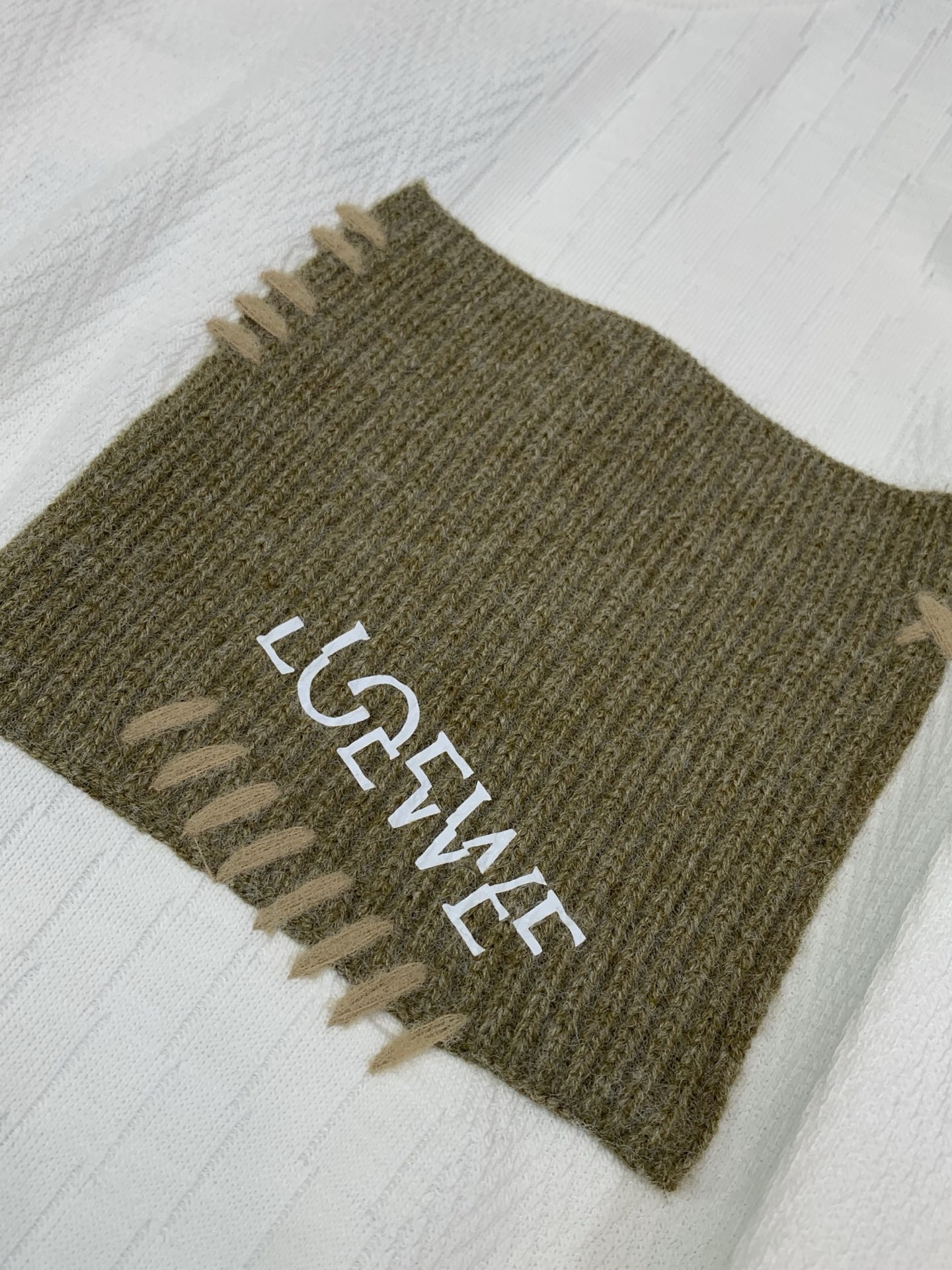 ，Loewe 罗意威，2026早秋最新款，专柜同步有售，原单狠货，时尚休闲圆领卫衣，上身很有特点！吸睛而有亮点，进口原版