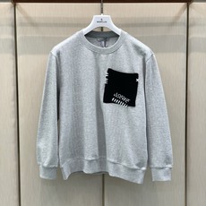 ,Loewe 罗意威,2026早秋最新款,专柜同步有售,原单狠货,时尚休闲圆领卫衣,上身很有特点!吸睛而有亮点,进口原版 ,Loewe 罗意威,2026早秋最新款,专柜同步有售,原单狠货,时尚休闲圆领卫衣,上身很有特点!吸睛而有亮点,进口原版
