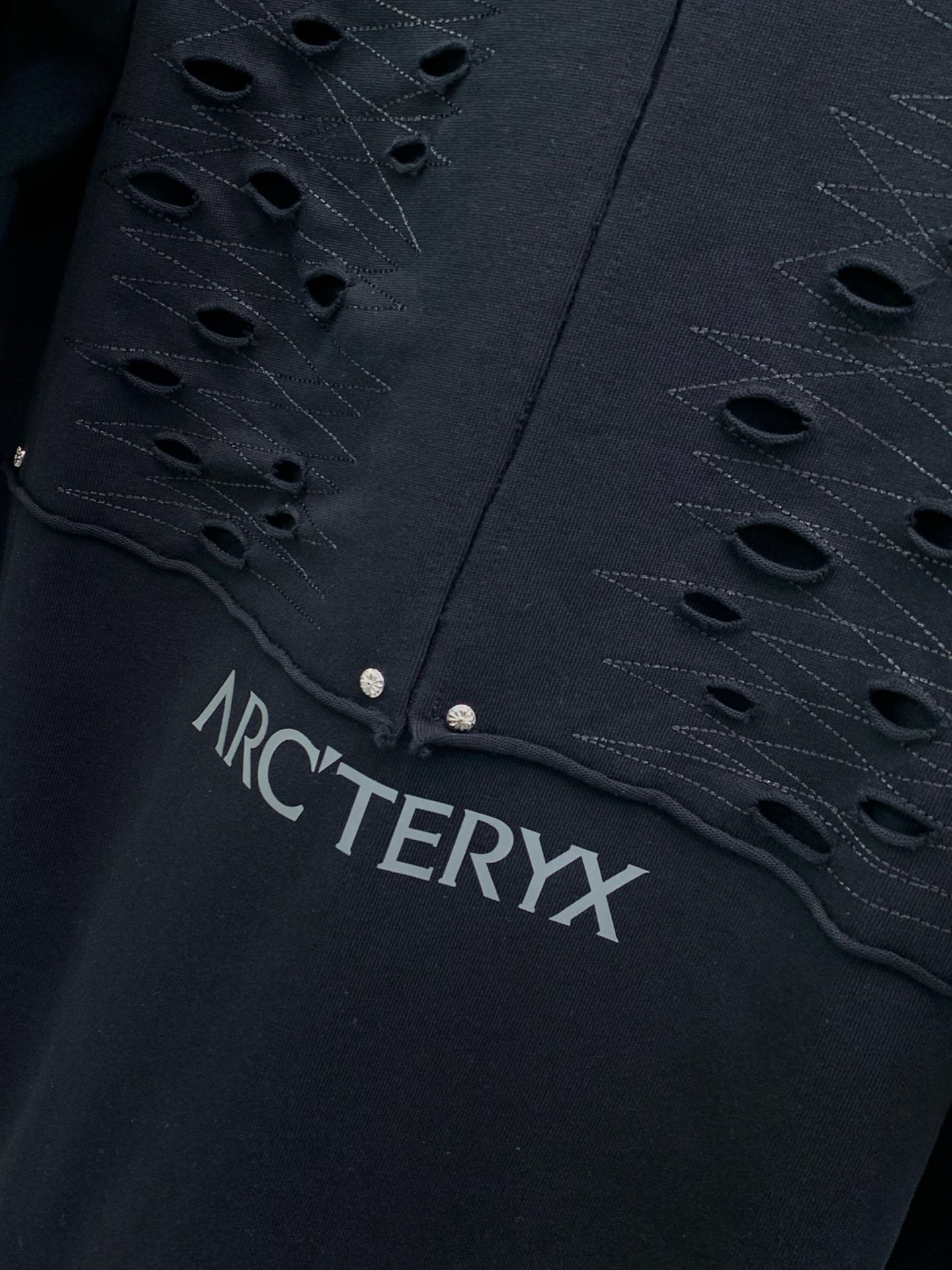，ARCTERYX 始祖鸟，2026早秋AW新品，时尚休闲圆领卫衣，专柜同步有售，原单狠货，进口原版面料，工艺极度复杂，