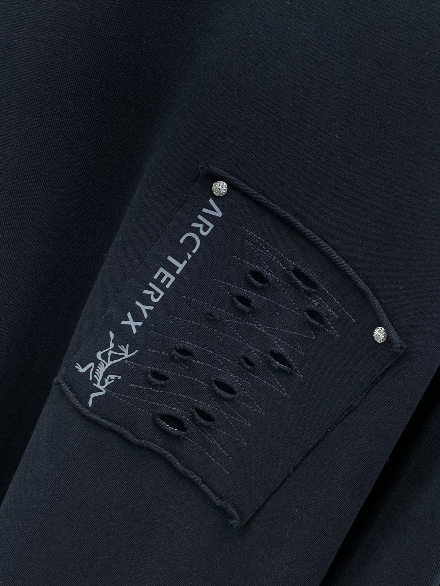 ，ARCTERYX 始祖鸟，2026早秋AW新品，时尚休闲圆领卫衣，专柜同步有售，原单狠货，进口原版面料，工艺极度复杂，