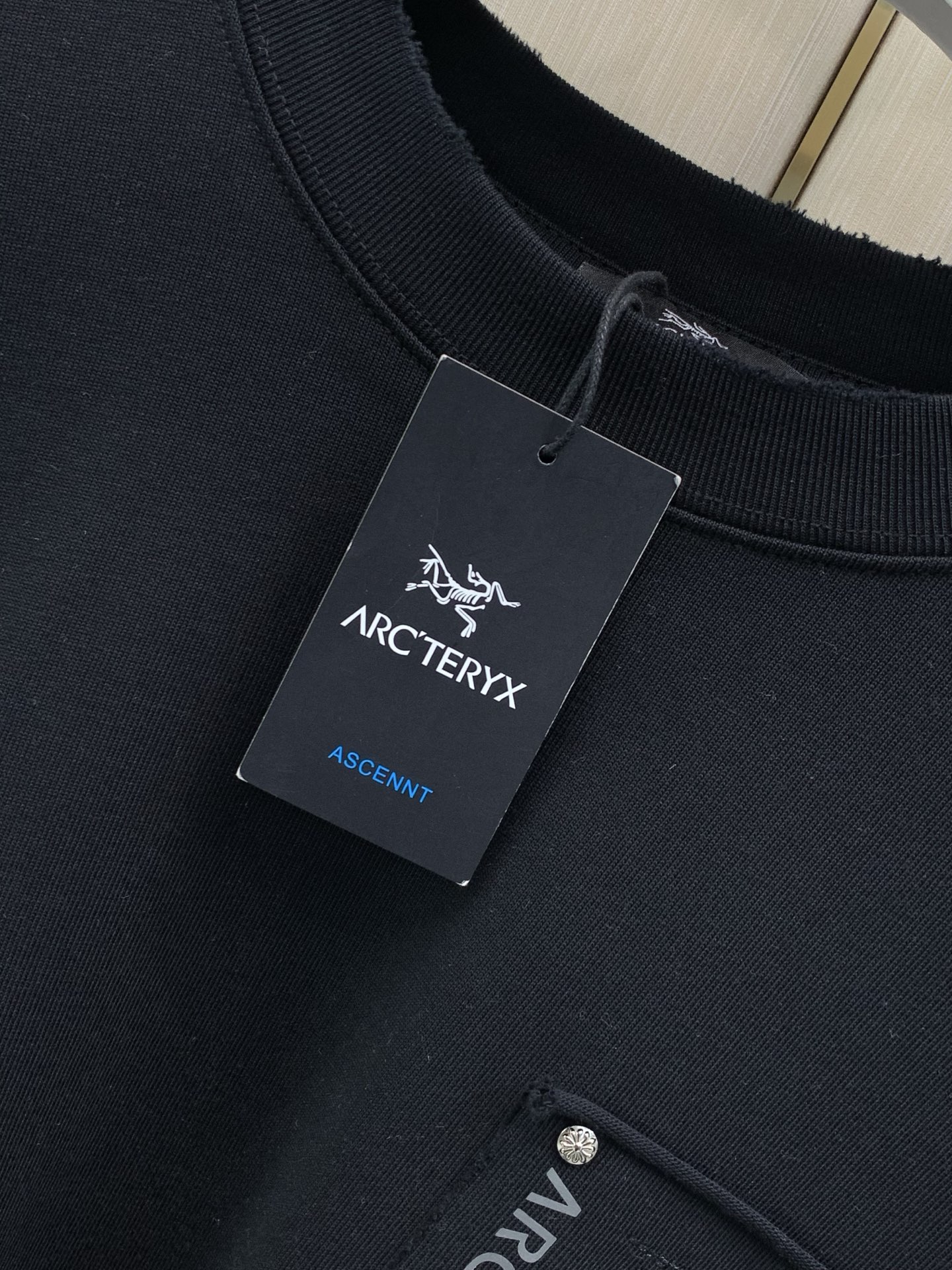 ，ARCTERYX 始祖鸟，2026早秋AW新品，时尚休闲圆领卫衣，专柜同步有售，原单狠货，进口原版面料，工艺极度复杂，