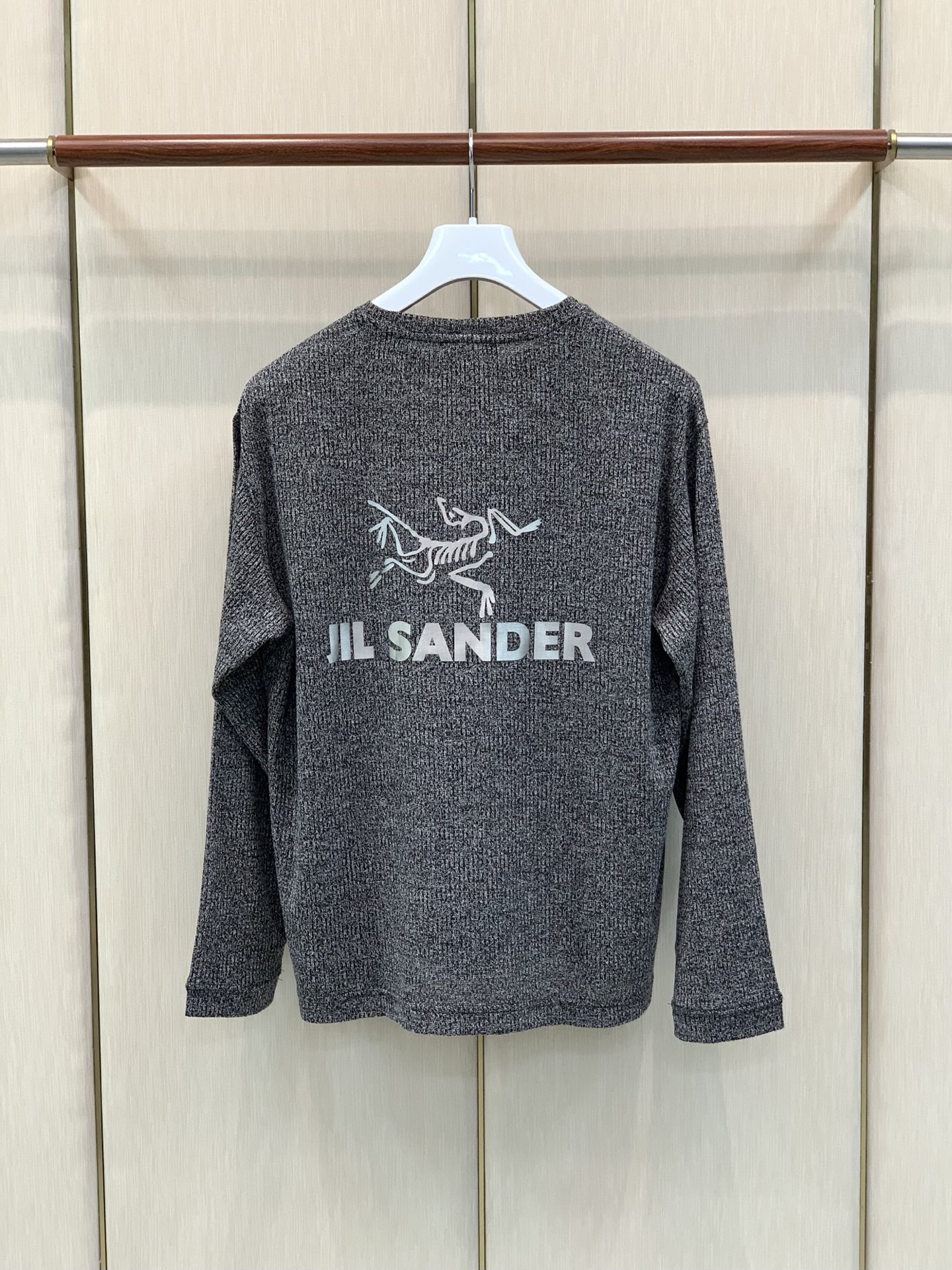 ，ARCTERYX ＆ JIL SANDRR 始祖鸟&吉尔·桑达联名款，2026秋季AW新品，时尚休闲圆领针织上衣，专柜