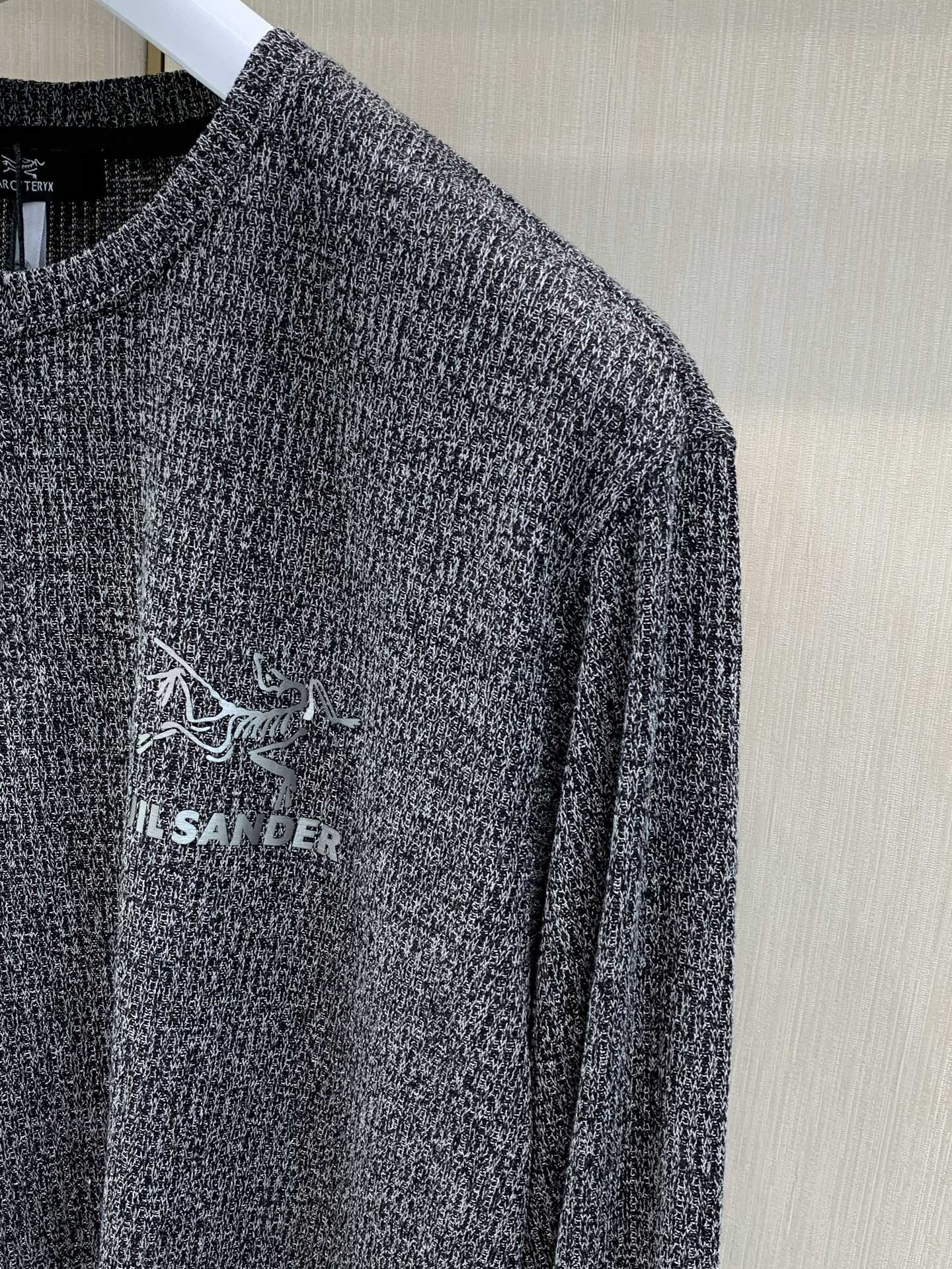 ，ARCTERYX ＆ JIL SANDRR 始祖鸟&吉尔·桑达联名款，2026秋季AW新品，时尚休闲圆领针织上衣，专柜