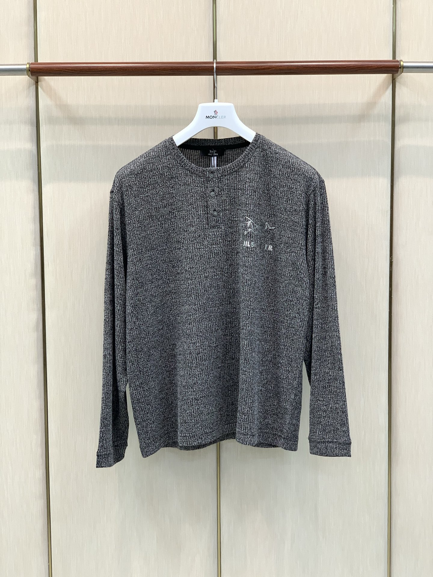 ，ARCTERYX ＆ JIL SANDRR 始祖鸟&吉尔·桑达联名款，2026秋季AW新品，时尚休闲圆领针织上衣，专柜