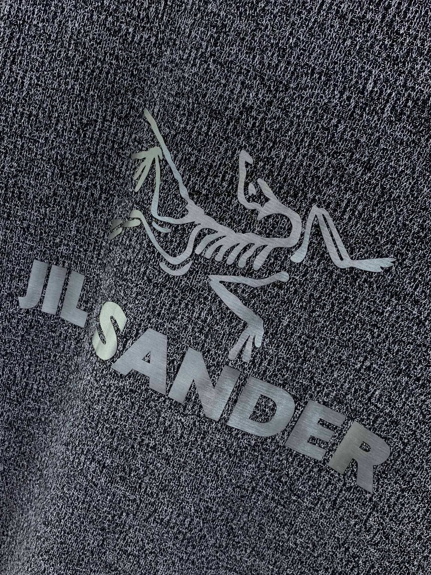 ，ARCTERYX ＆ JIL SANDRR 始祖鸟&吉尔·桑达联名款，2026秋季AW新品，时尚休闲圆领针织上衣，专柜