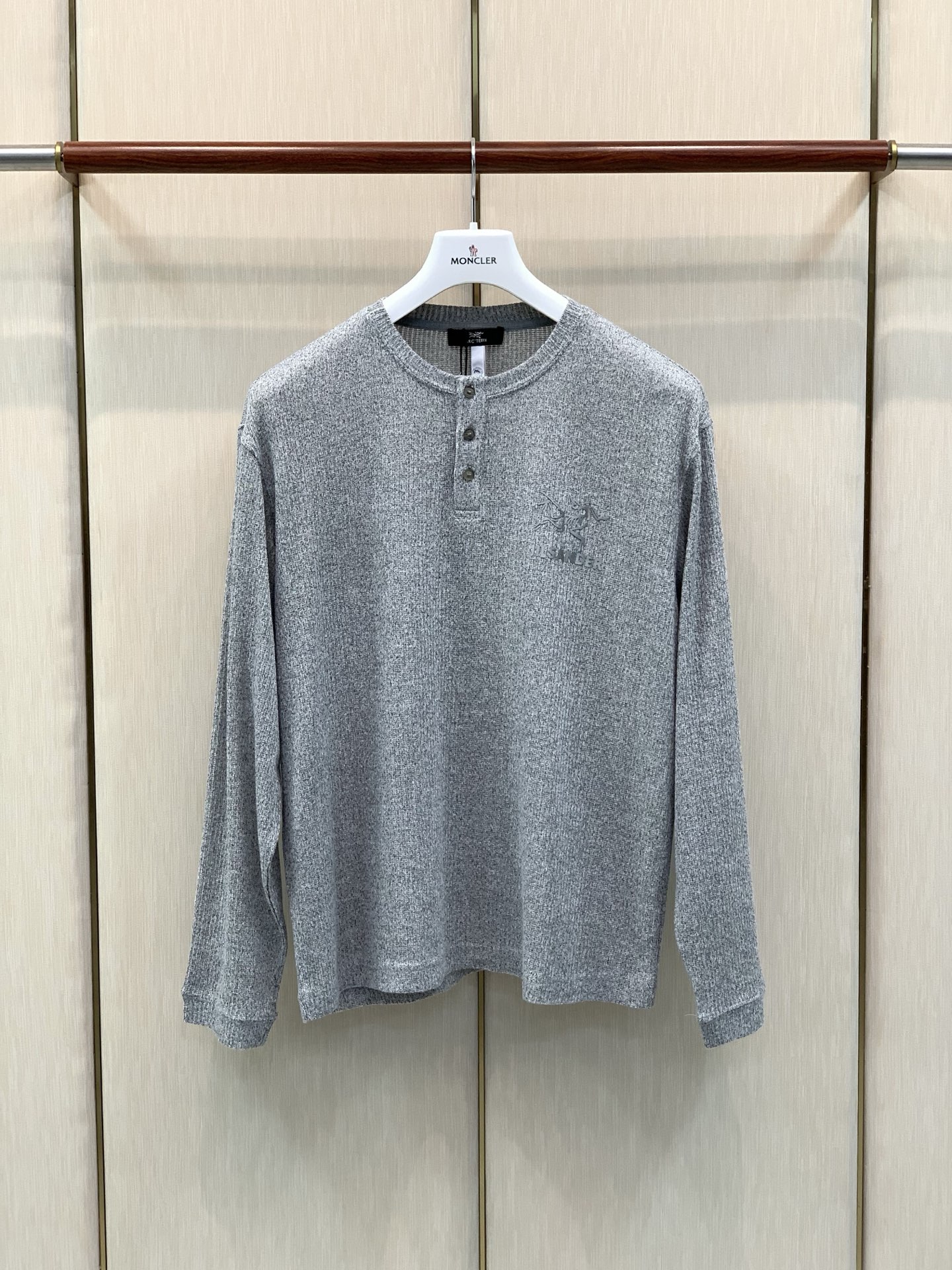 ，ARCTERYX ＆ JIL SANDRR 始祖鸟&吉尔·桑达联名款，2026秋季AW新品，时尚休闲圆领针织上衣，专柜