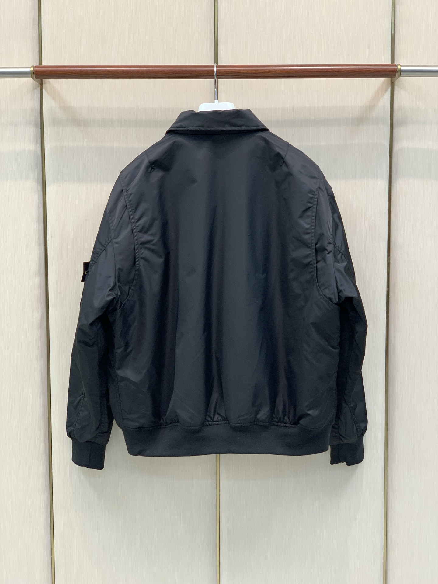 ，Stone Island 石头岛，2026冬季最新款，专柜同步有售，原单狠货，爆款时尚休闲翻领棉服外套，进口原版面料，