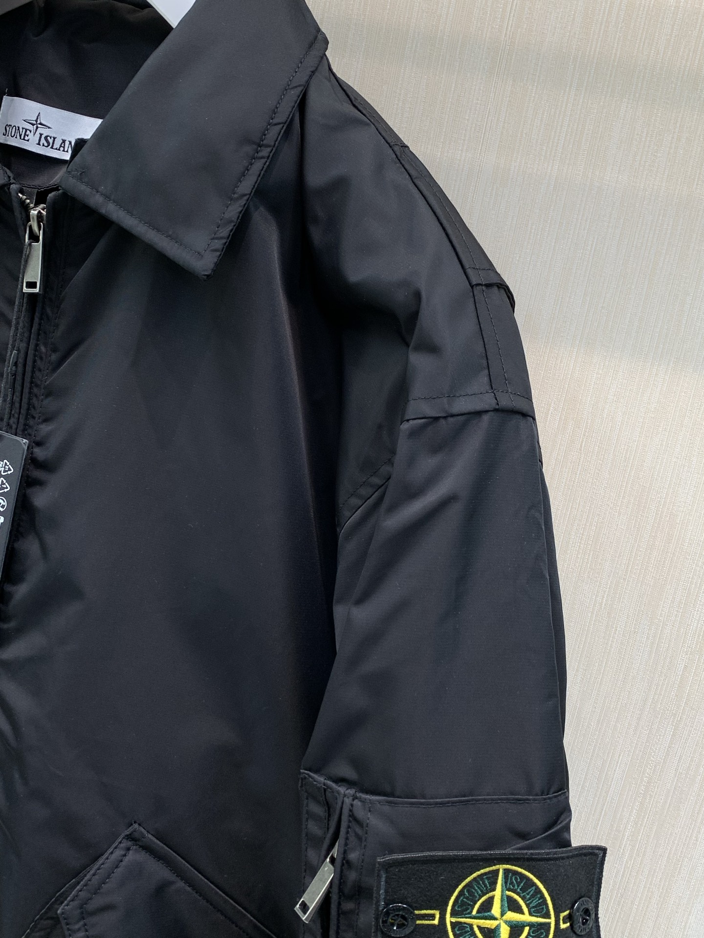 ，Stone Island 石头岛，2026冬季最新款，专柜同步有售，原单狠货，爆款时尚休闲翻领棉服外套，进口原版面料，