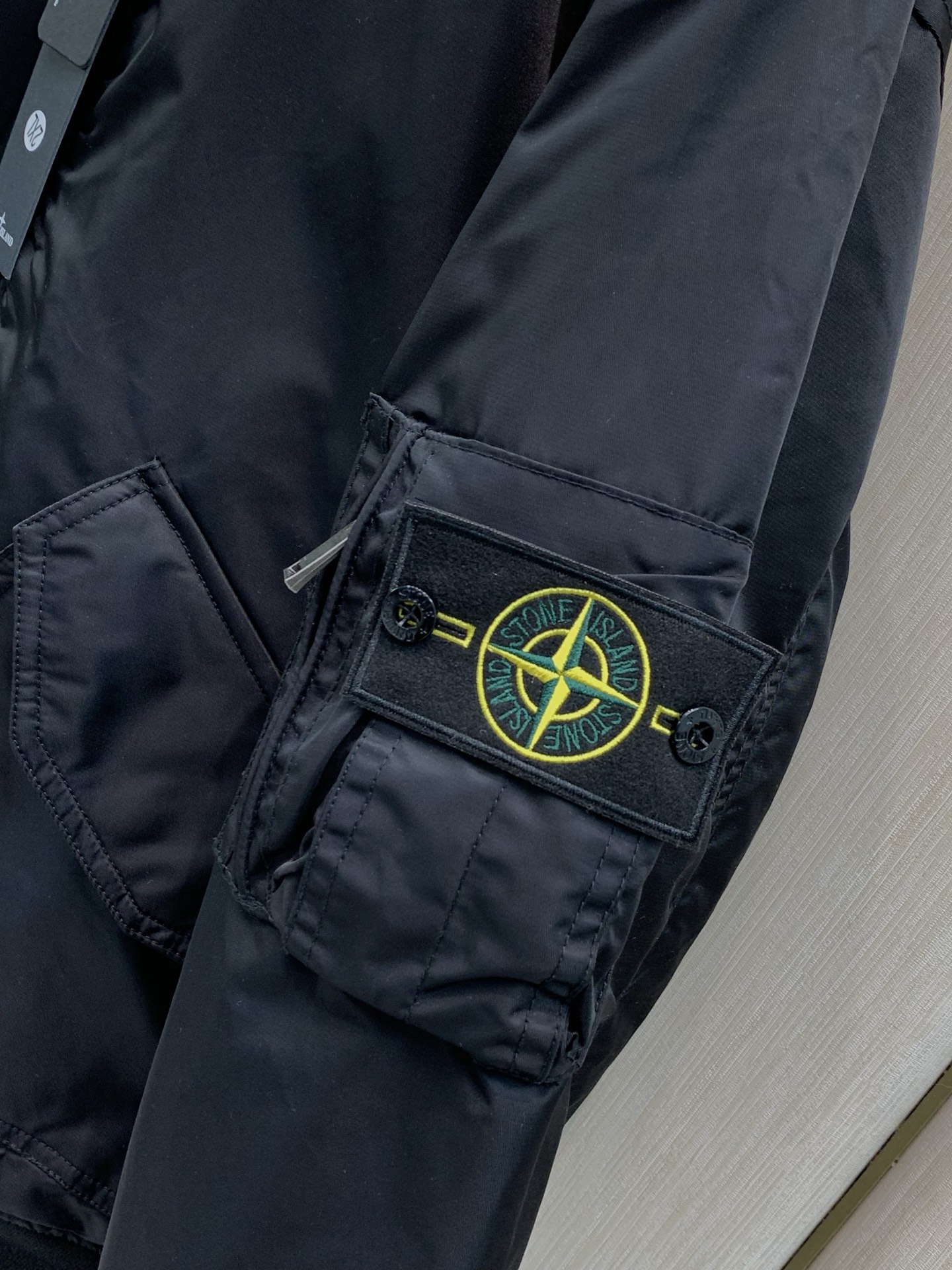 ，Stone Island 石头岛，2026冬季最新款，专柜同步有售，原单狠货，爆款时尚休闲翻领棉服外套，进口原版面料，