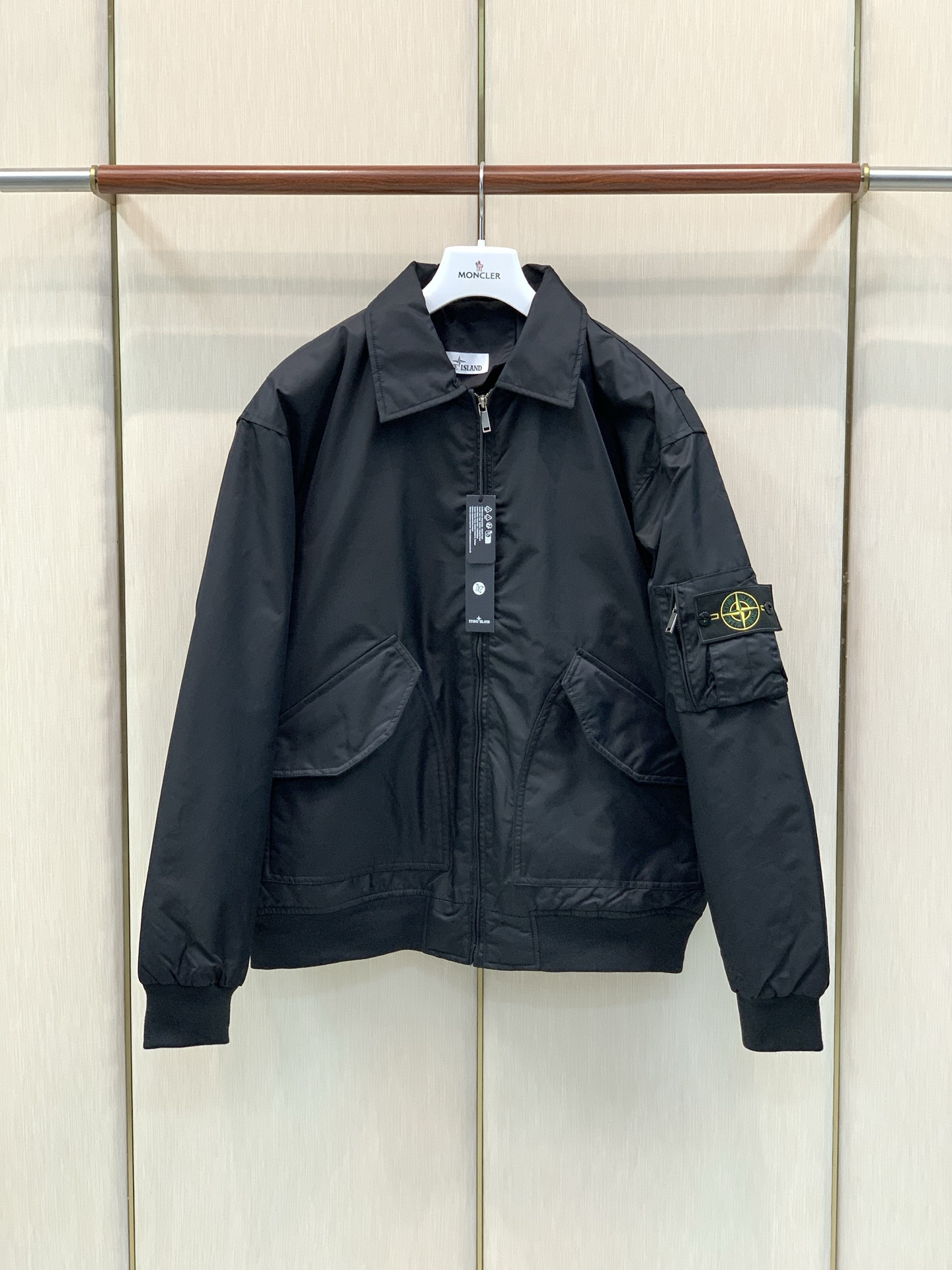 ,Stone Island 石头岛,2026冬季最新款,专柜同步有售,原单狠货,爆款时尚休闲翻领棉服外套,进口原版面料, ,Stone Island 石头岛,2026冬季最新款,专柜同步有售,原单狠货,爆款时尚休闲翻领棉服外套,进口原版面料,