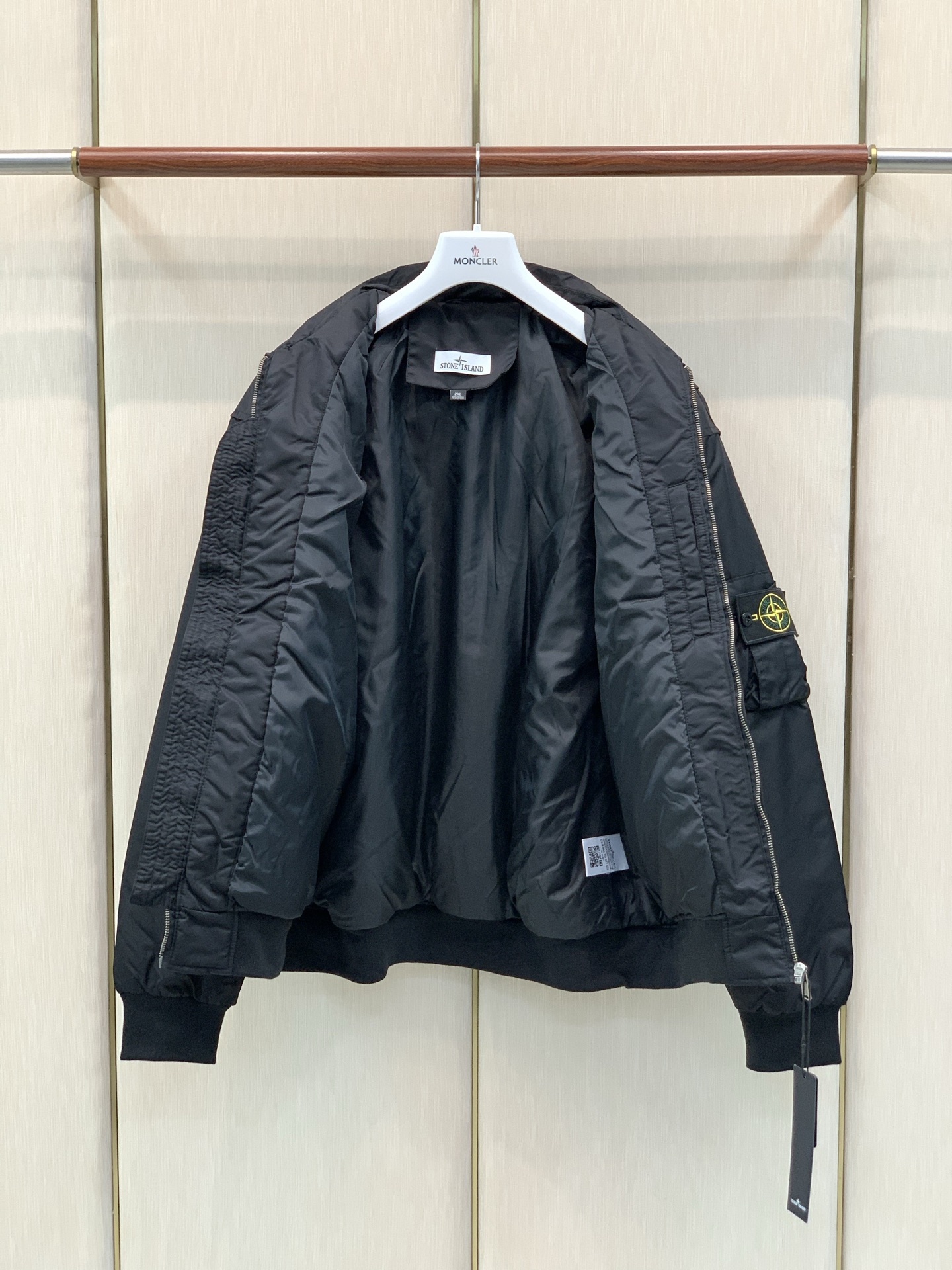 ，Stone Island 石头岛，2026冬季最新款，专柜同步有售，原单狠货，爆款时尚休闲翻领棉服外套，进口原版面料，
