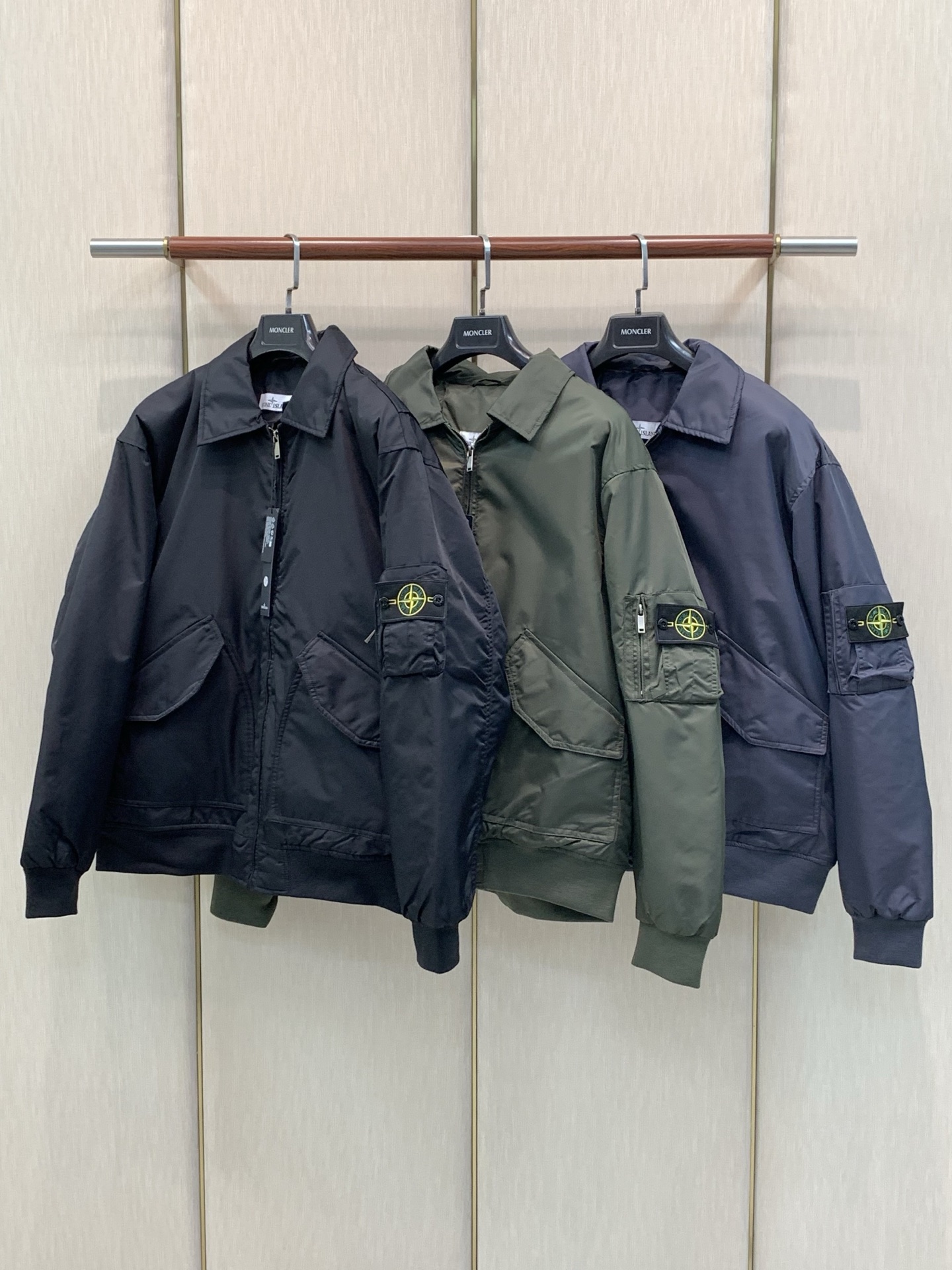 ，Stone Island 石头岛，2026冬季最新款，专柜同步有售，原单狠货，爆款时尚休闲翻领棉服外套，进口原版面料，