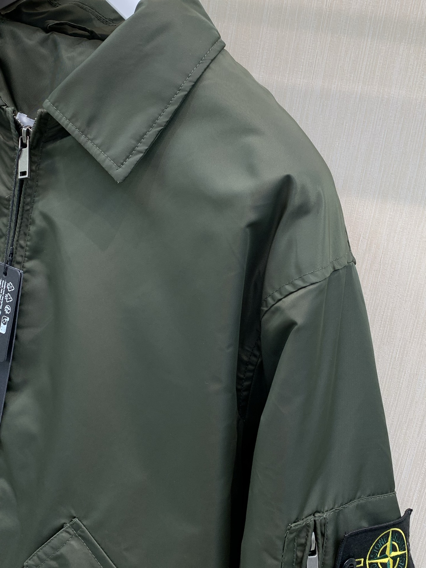 ，Stone Island 石头岛，2026冬季最新款，专柜同步有售，原单狠货，爆款时尚休闲翻领棉服外套，进口原版面料，