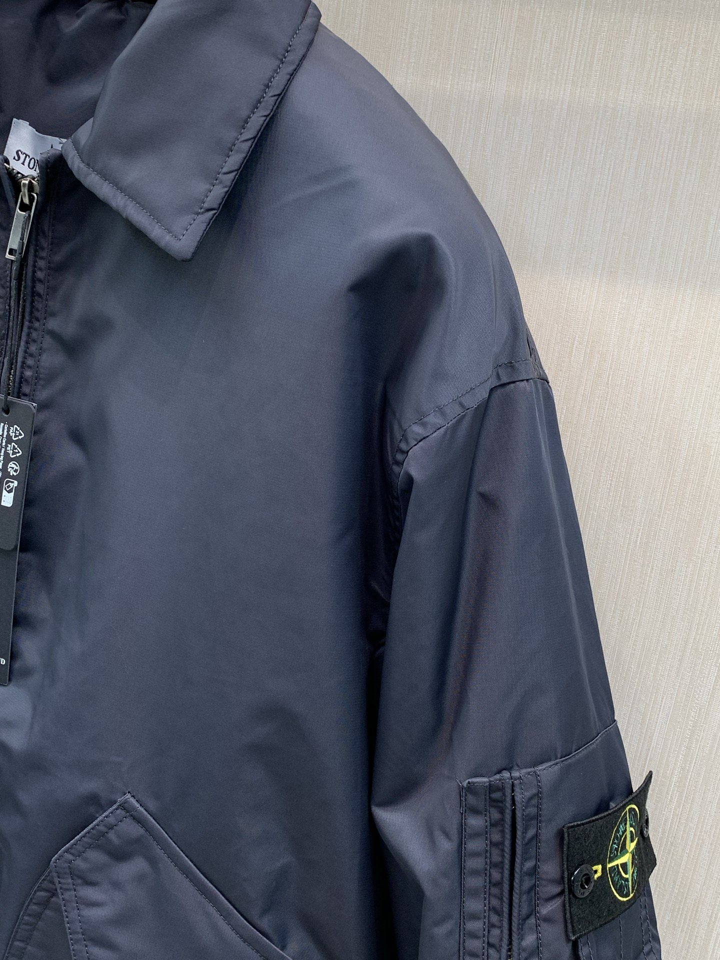 ，Stone Island 石头岛，2026冬季最新款，专柜同步有售，原单狠货，爆款时尚休闲翻领棉服外套，进口原版面料，