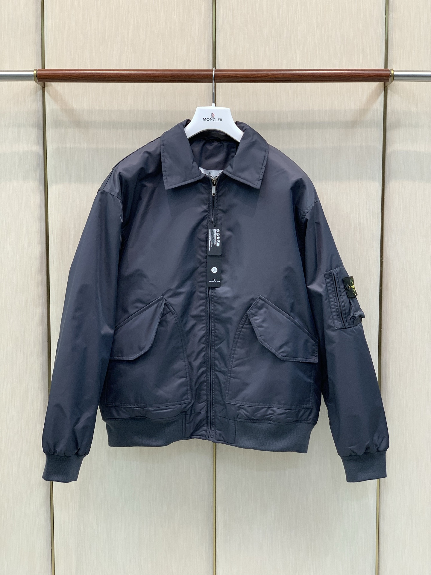 ,Stone Island 石头岛,2026冬季最新款,专柜同步有售,原单狠货,爆款时尚休闲翻领棉服外套,进口原版面料, ,Stone Island 石头岛,2026冬季最新款,专柜同步有售,原单狠货,爆款时尚休闲翻领棉服外套,进口原版面料,