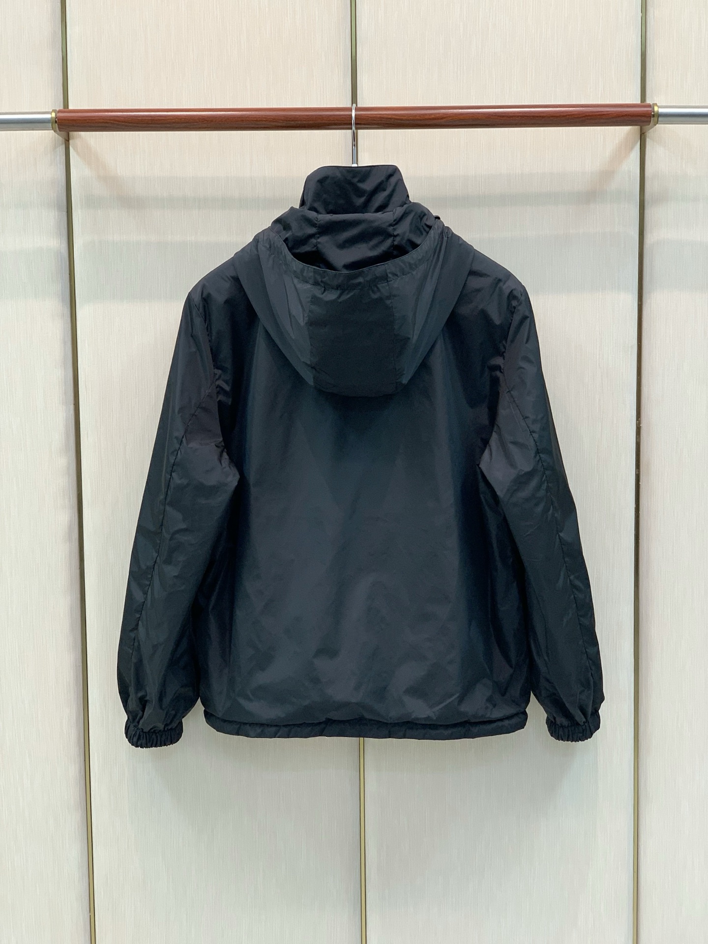 ，PRADA 普拉达，2026秋季最新品，专柜同步有售，时尚休闲两面穿➕薄棉连帽夹克外套，进口原版面料，做工极为复杂，唯