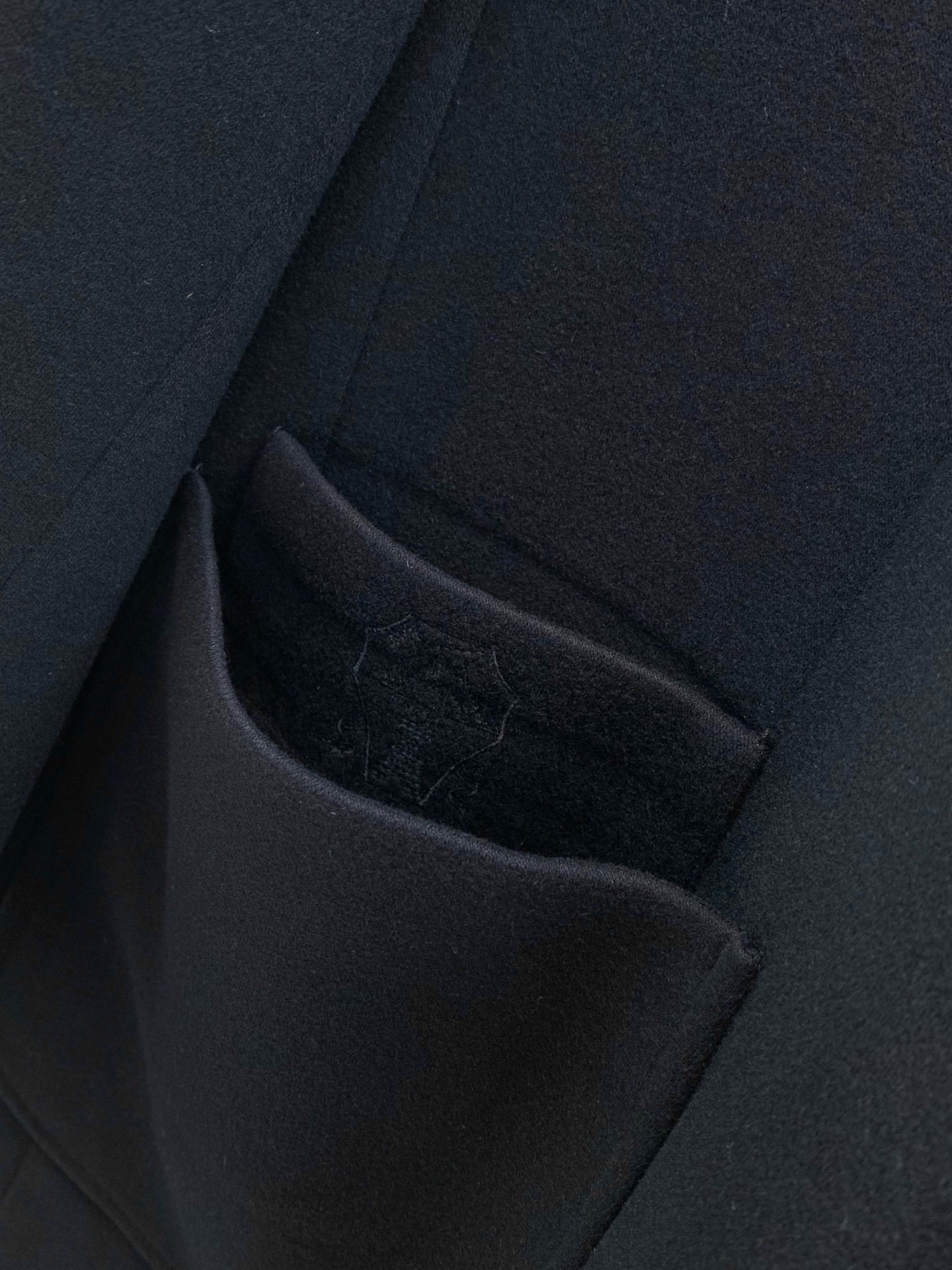 、BRUNELLO CUCINELLI 意大利神狮，2026秋冬最新品，专柜同步有售，原单狠货，时尚休闲西装外套，采用进