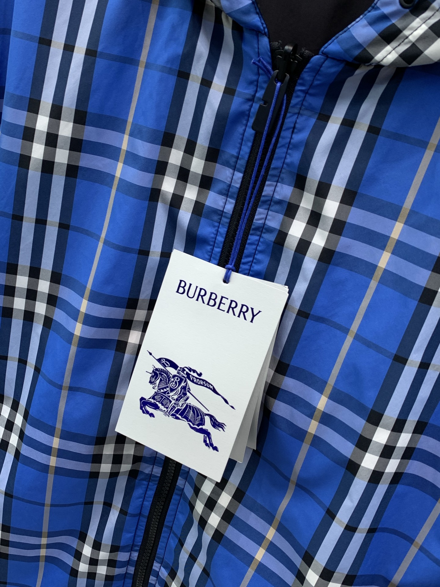 ，Burberry 巴宝莉，2026秋季最新品，专柜同步有售，原单狠货，时尚休闲两面穿➕薄棉连帽夹克外套，进口原版面料，