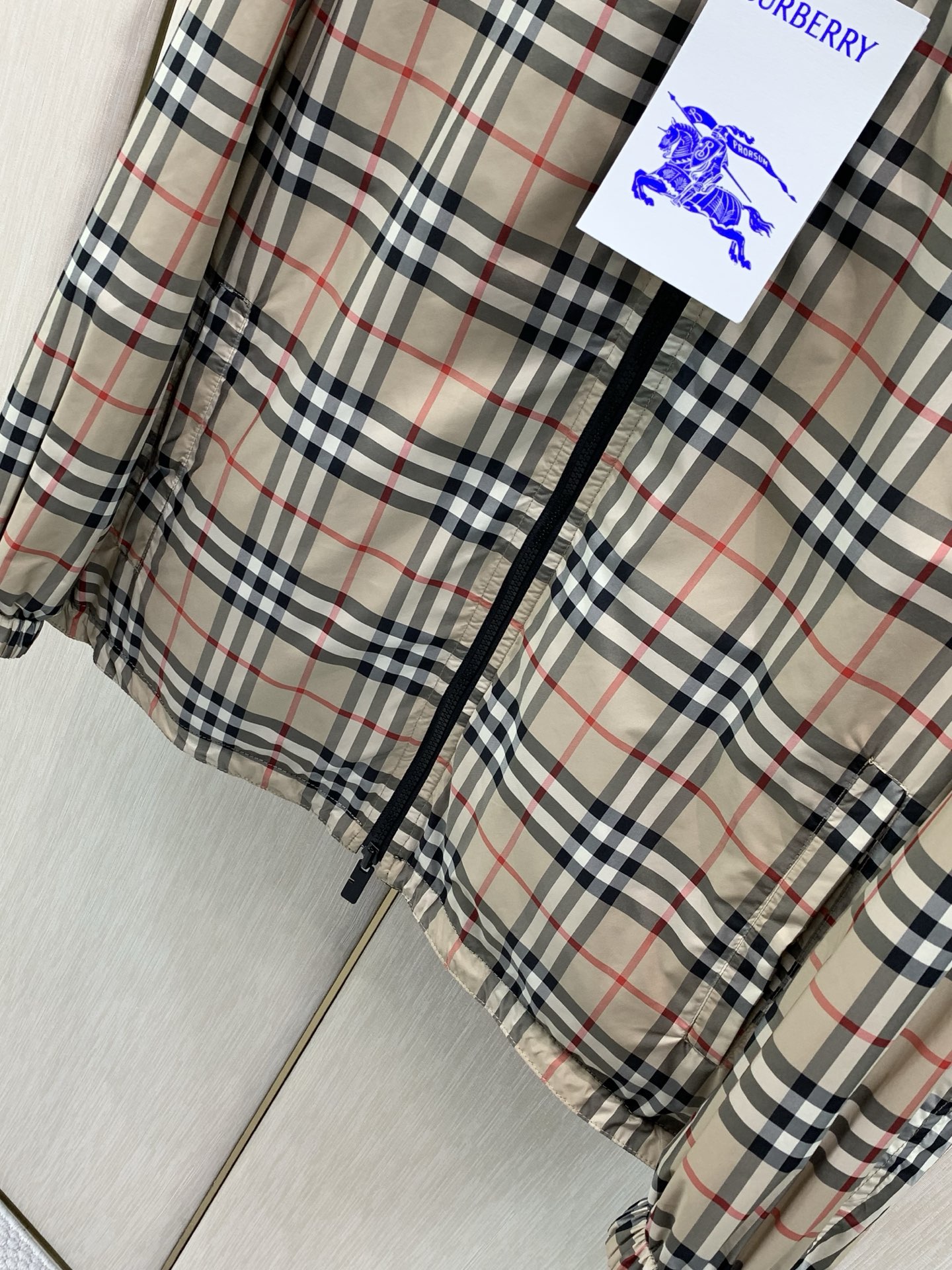 ，Burberry 巴宝莉，2026秋季最新品，专柜同步有售，原单狠货，时尚休闲两面穿➕薄棉连帽夹克外套，进口原版面料，
