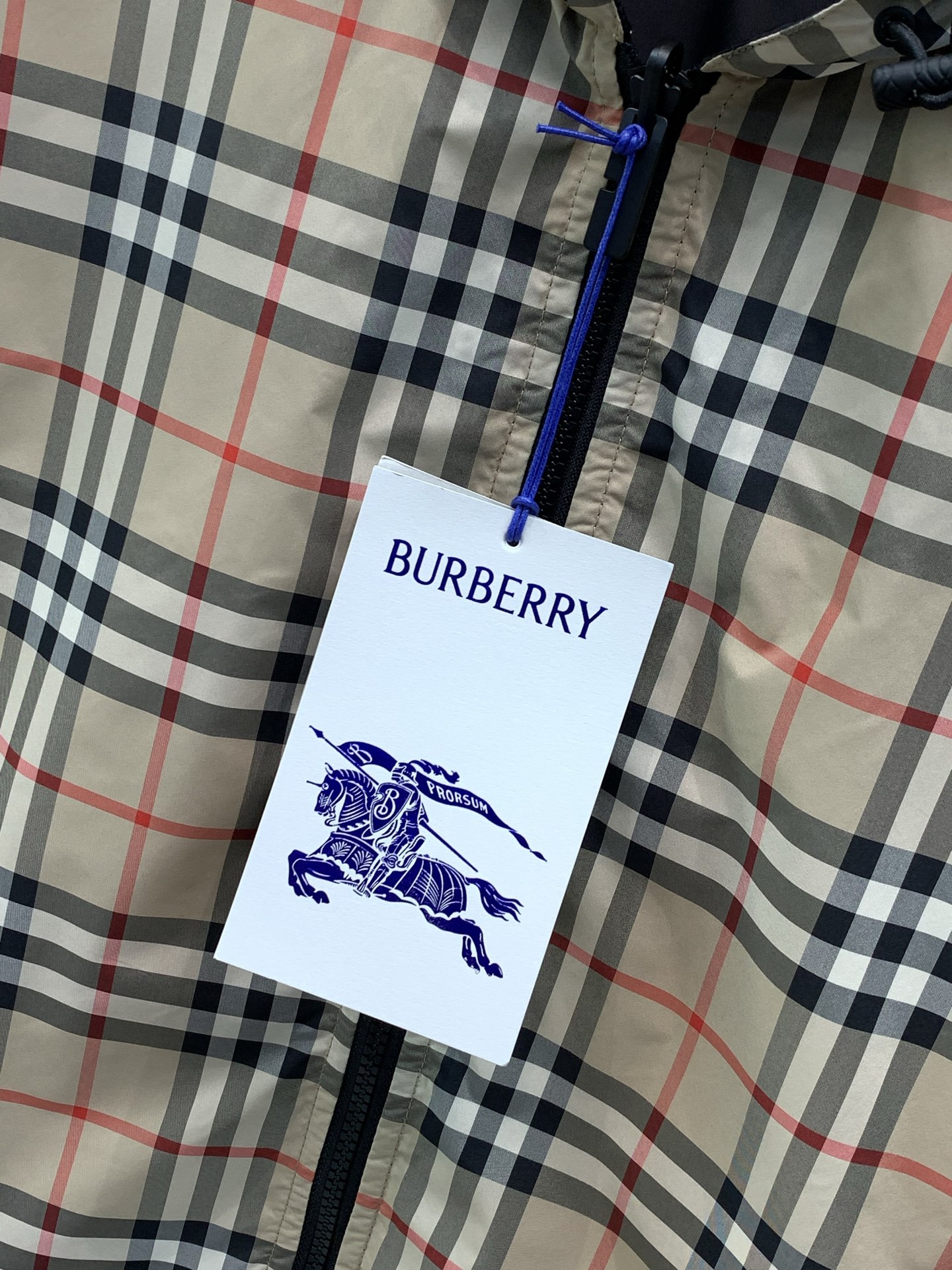 ，Burberry 巴宝莉，2026秋季最新品，专柜同步有售，原单狠货，时尚休闲两面穿➕薄棉连帽夹克外套，进口原版面料，