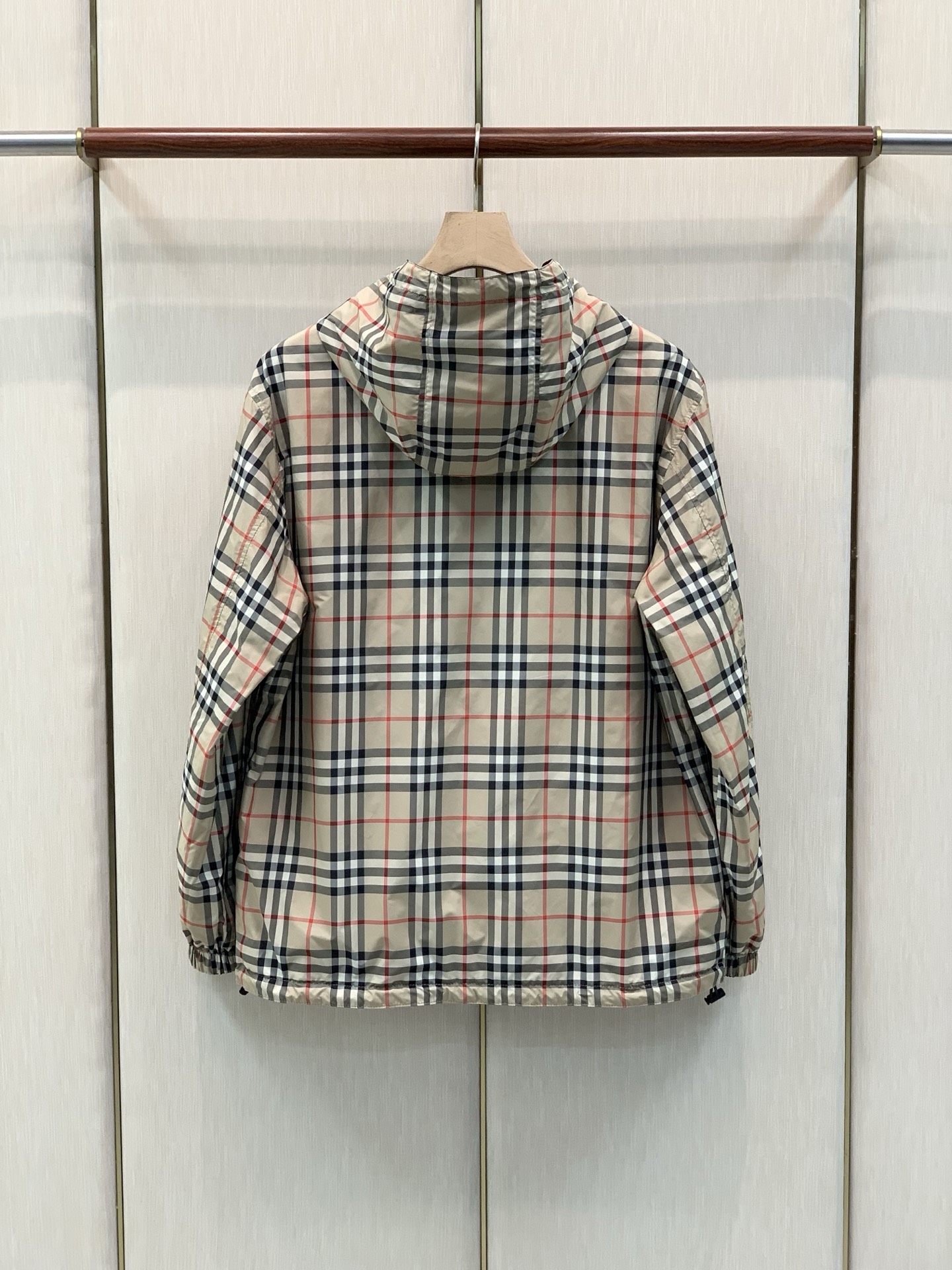 ，Burberry 巴宝莉，2026秋季最新品，专柜同步有售，原单狠货，时尚休闲两面穿➕薄棉连帽夹克外套，进口原版面料，