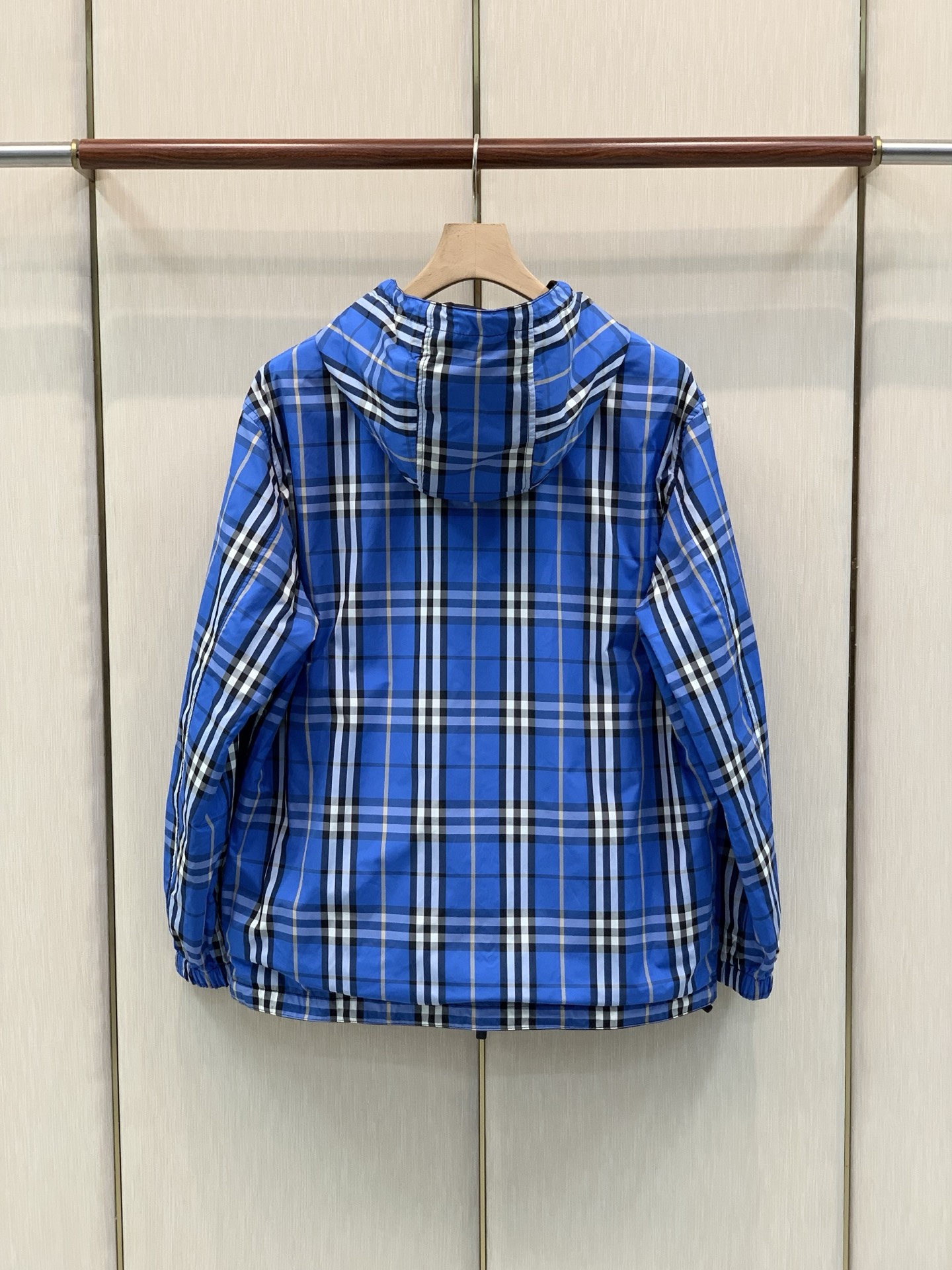 ，Burberry 巴宝莉，2026秋季最新品，专柜同步有售，原单狠货，时尚休闲两面穿➕薄棉连帽夹克外套，进口原版面料，