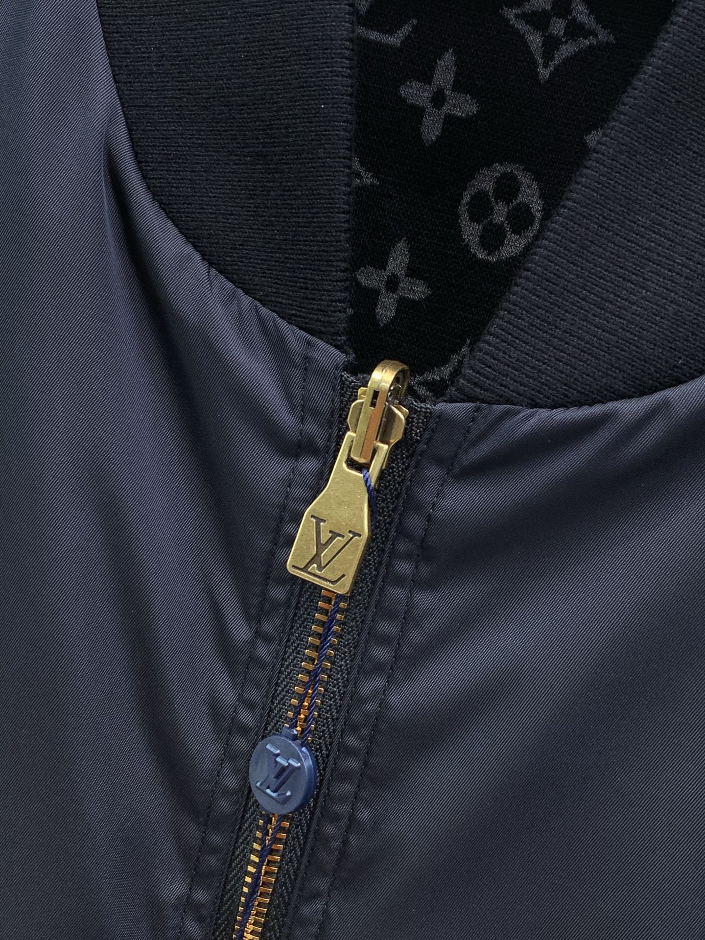 ，LouisVuitton 路易威登，2026秋季最新款，专柜同步有售，原单狠货，时尚休闲两面穿夹克外套，上身很有特点！