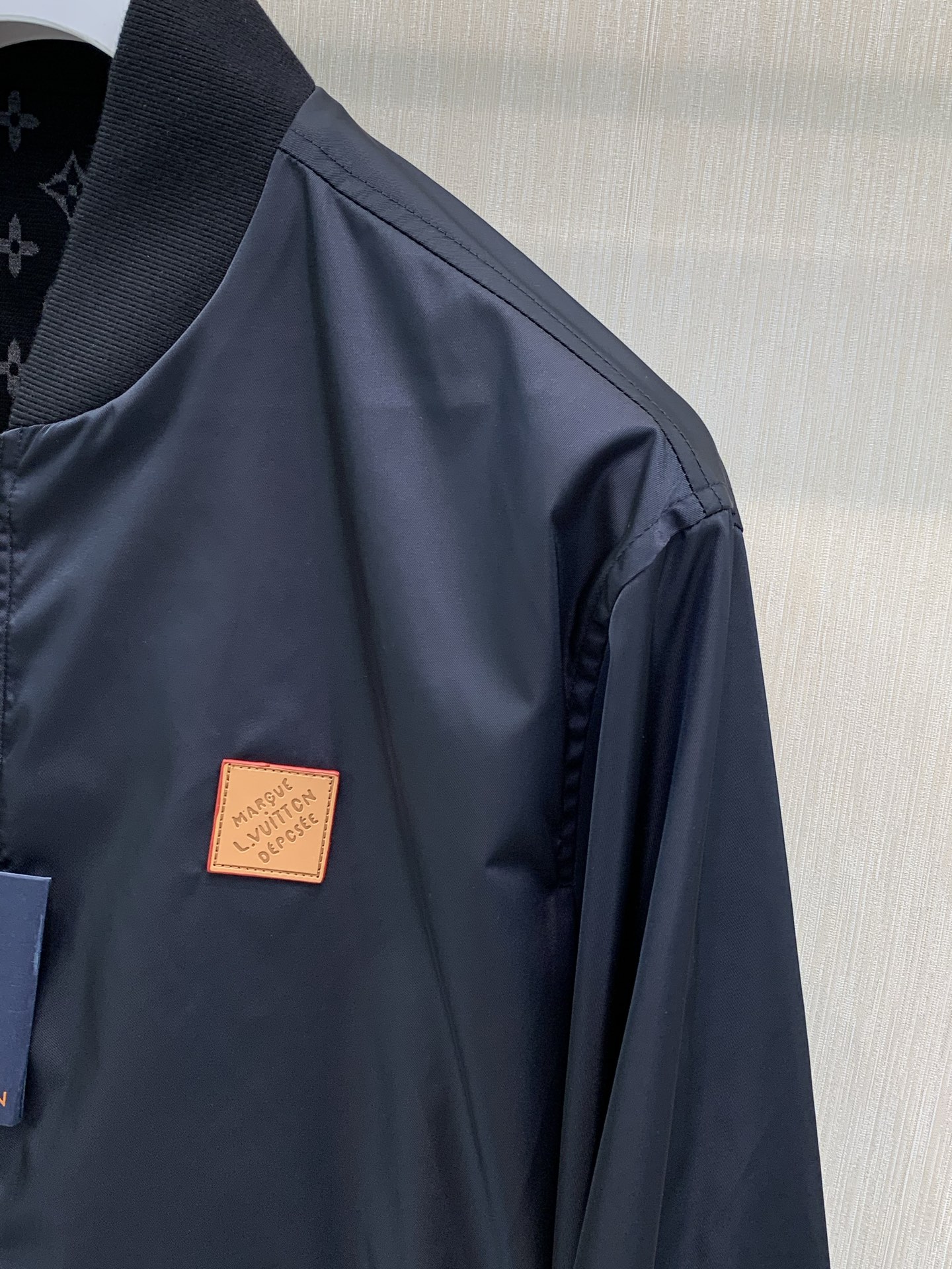 ，LouisVuitton 路易威登，2026秋季最新款，专柜同步有售，原单狠货，时尚休闲两面穿夹克外套，上身很有特点！