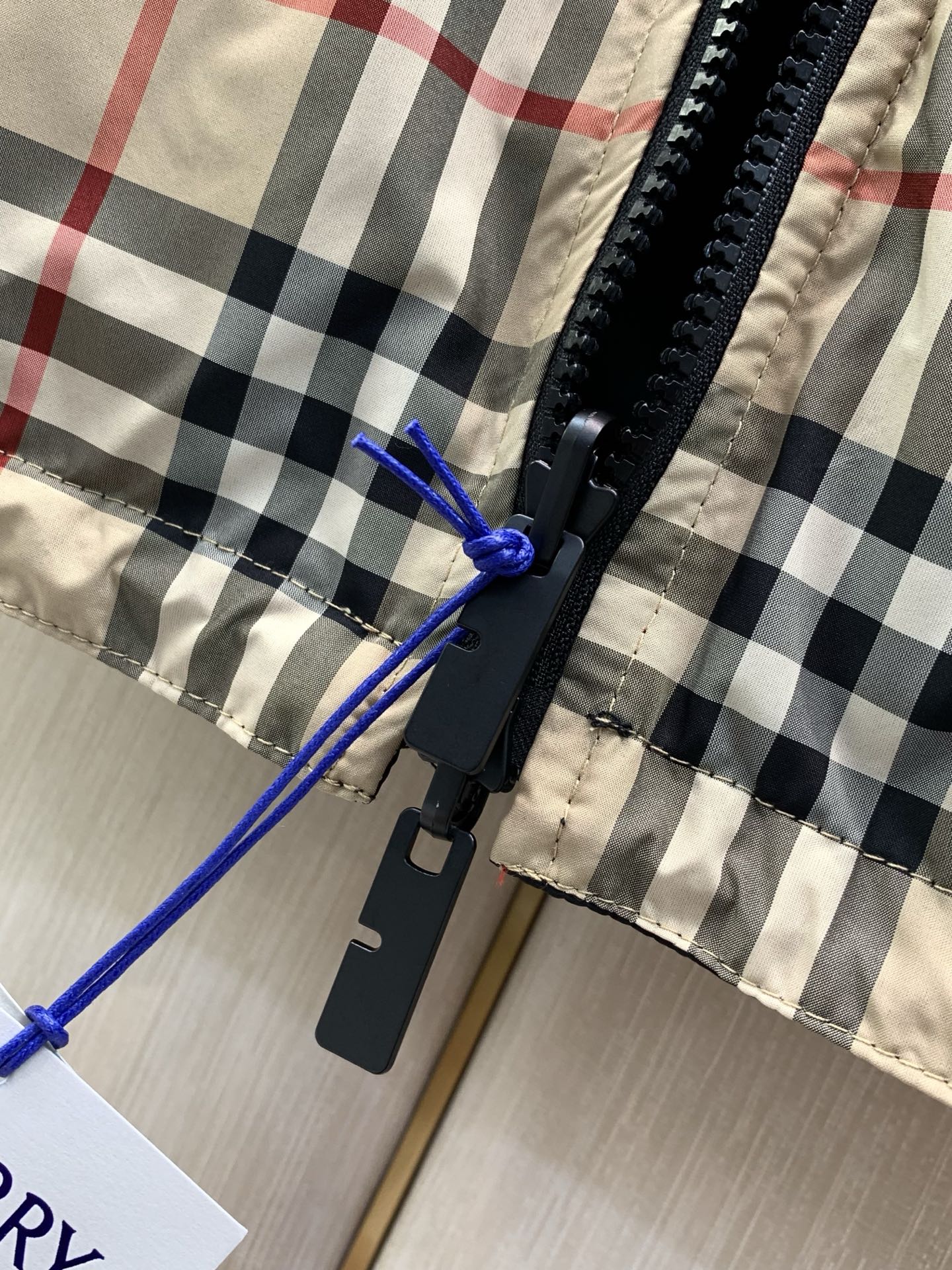 ，Burberry 巴宝莉，2026秋季最新品，专柜同步有售，原单狠货，时尚休闲两面穿➕薄棉连帽夹克外套，进口原版面料，