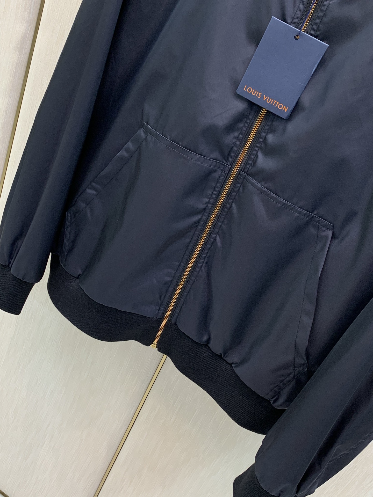 ，LouisVuitton 路易威登，2026秋季最新款，专柜同步有售，原单狠货，时尚休闲两面穿夹克外套，上身很有特点！