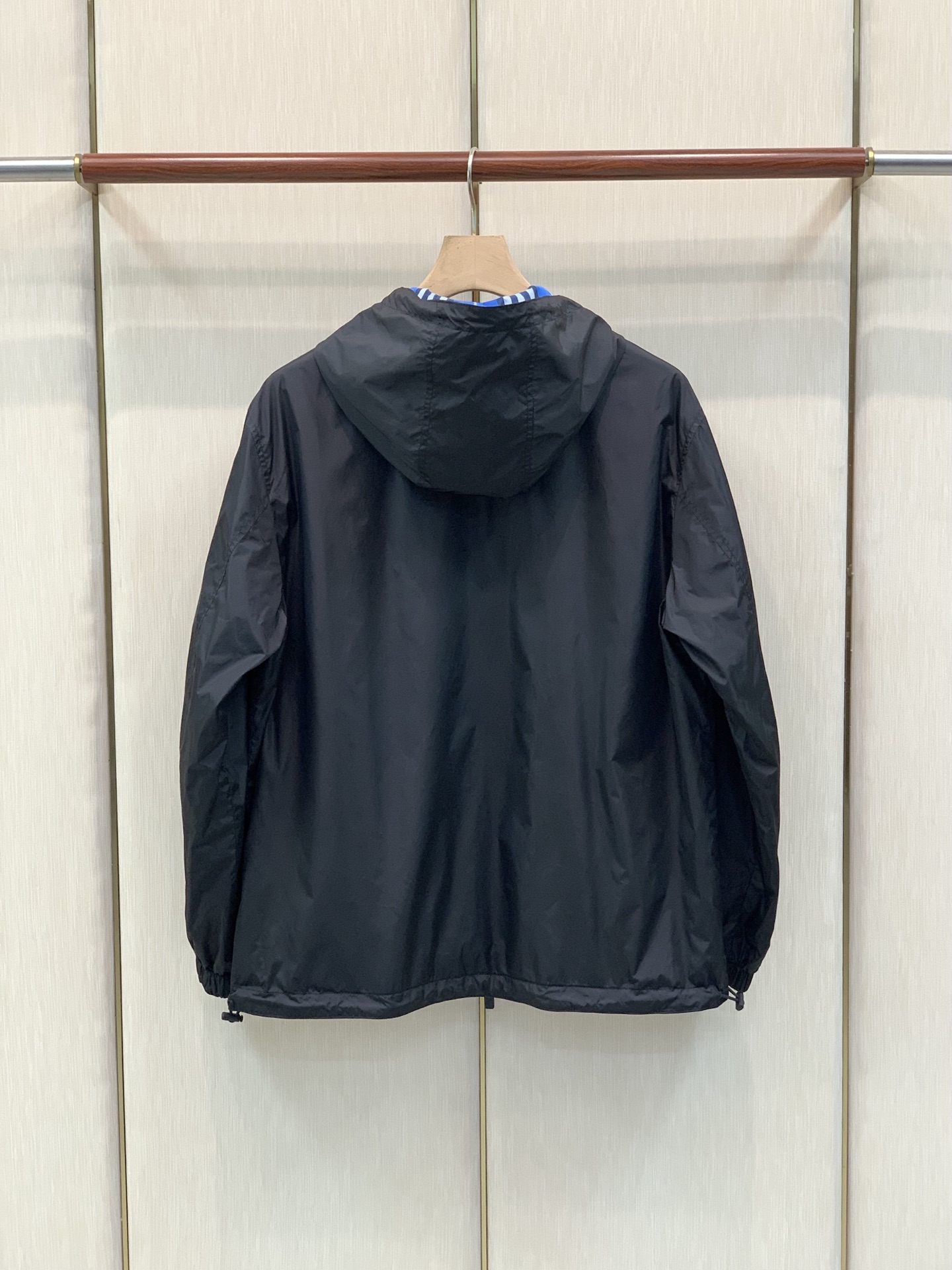 ，Burberry 巴宝莉，2026秋季最新品，专柜同步有售，原单狠货，时尚休闲两面穿➕薄棉连帽夹克外套，进口原版面料，
