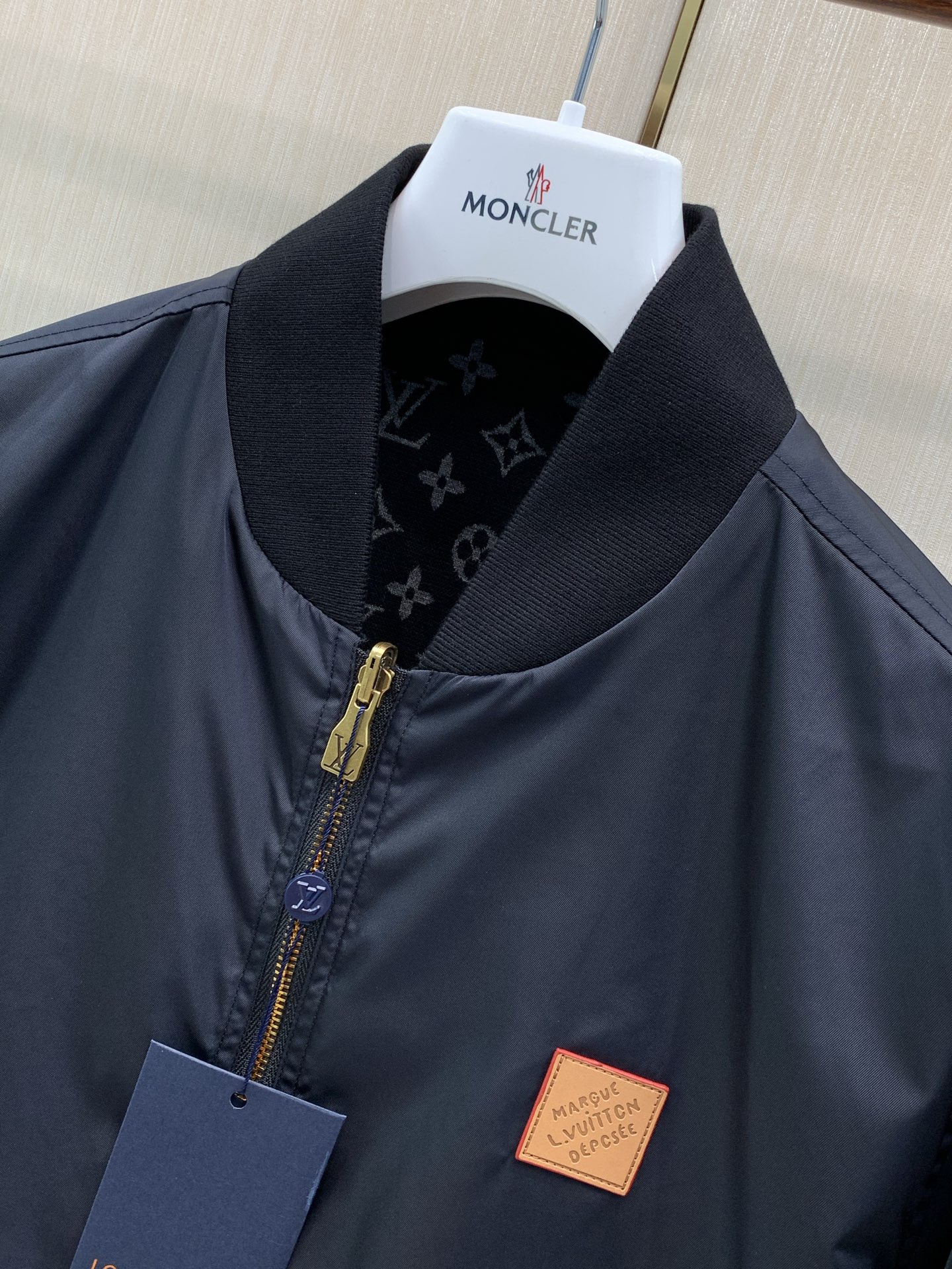 ，LouisVuitton 路易威登，2026秋季最新款，专柜同步有售，原单狠货，时尚休闲两面穿夹克外套，上身很有特点！