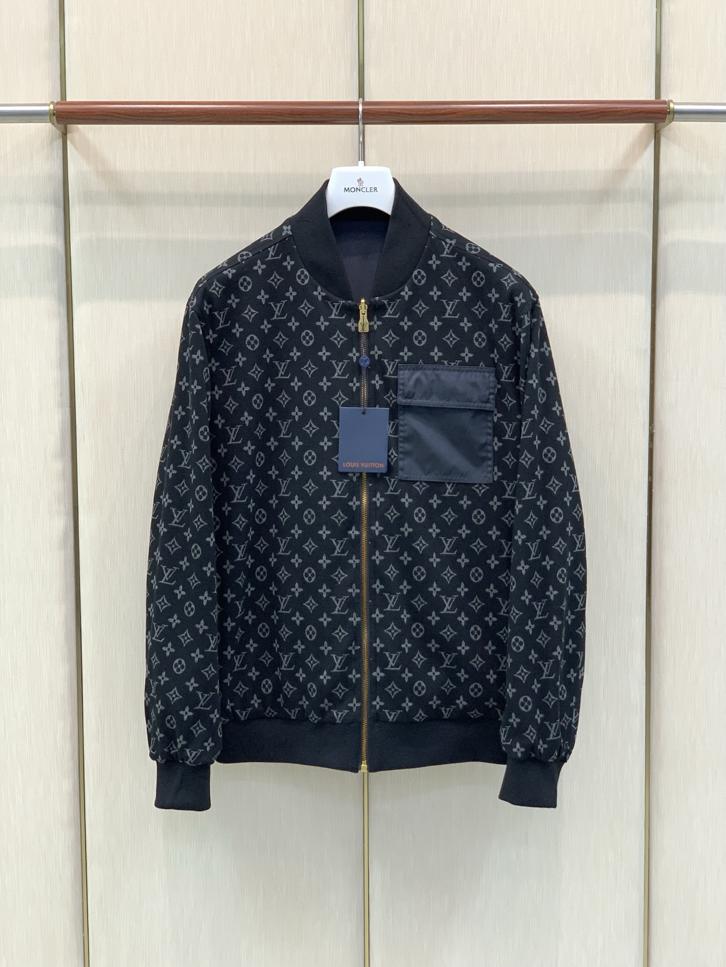 ，LouisVuitton 路易威登，2026秋季最新款，专柜同步有售，原单狠货，时尚休闲两面穿夹克外套，上身很有特点！