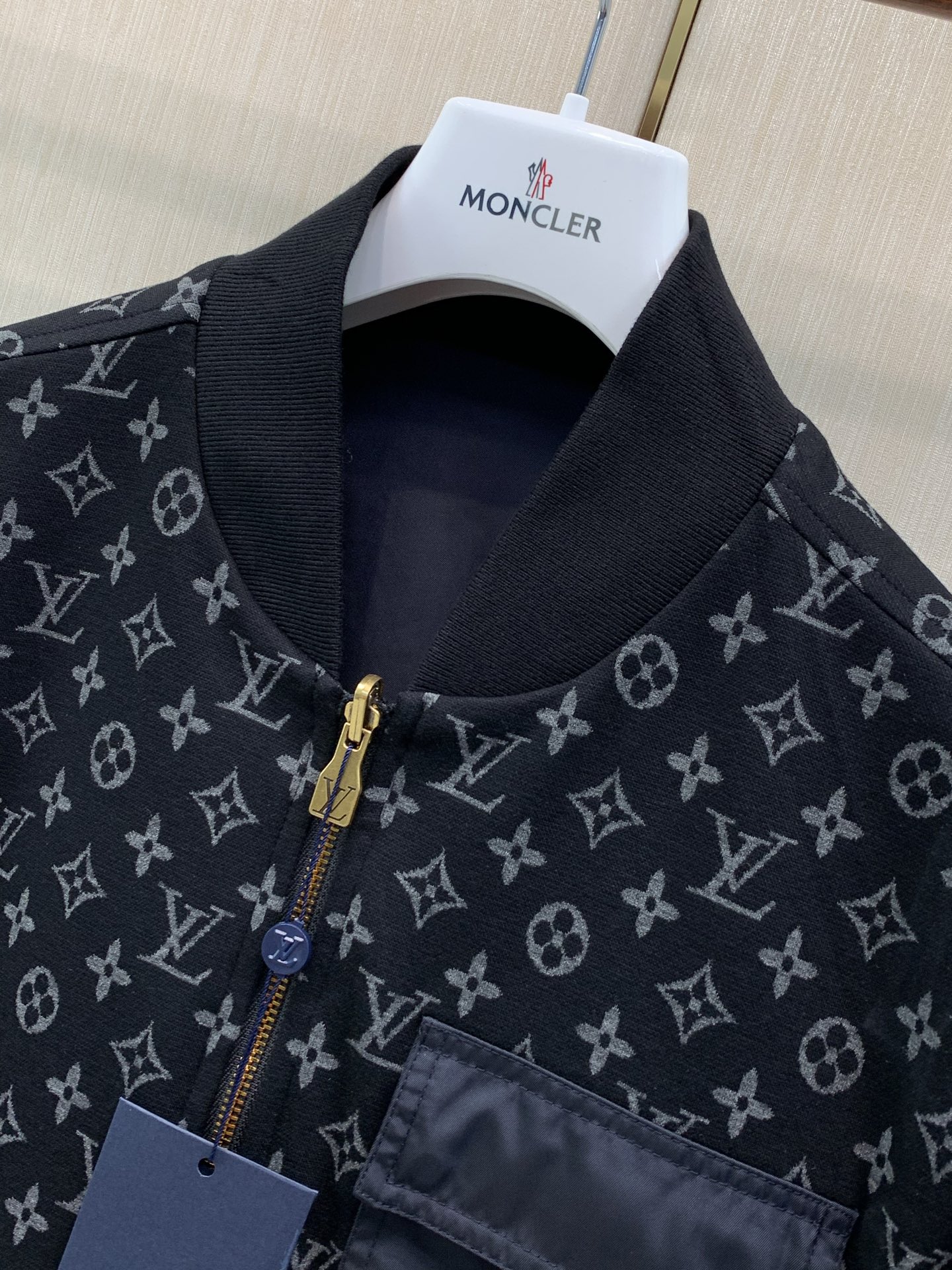 ，LouisVuitton 路易威登，2026秋季最新款，专柜同步有售，原单狠货，时尚休闲两面穿夹克外套，上身很有特点！