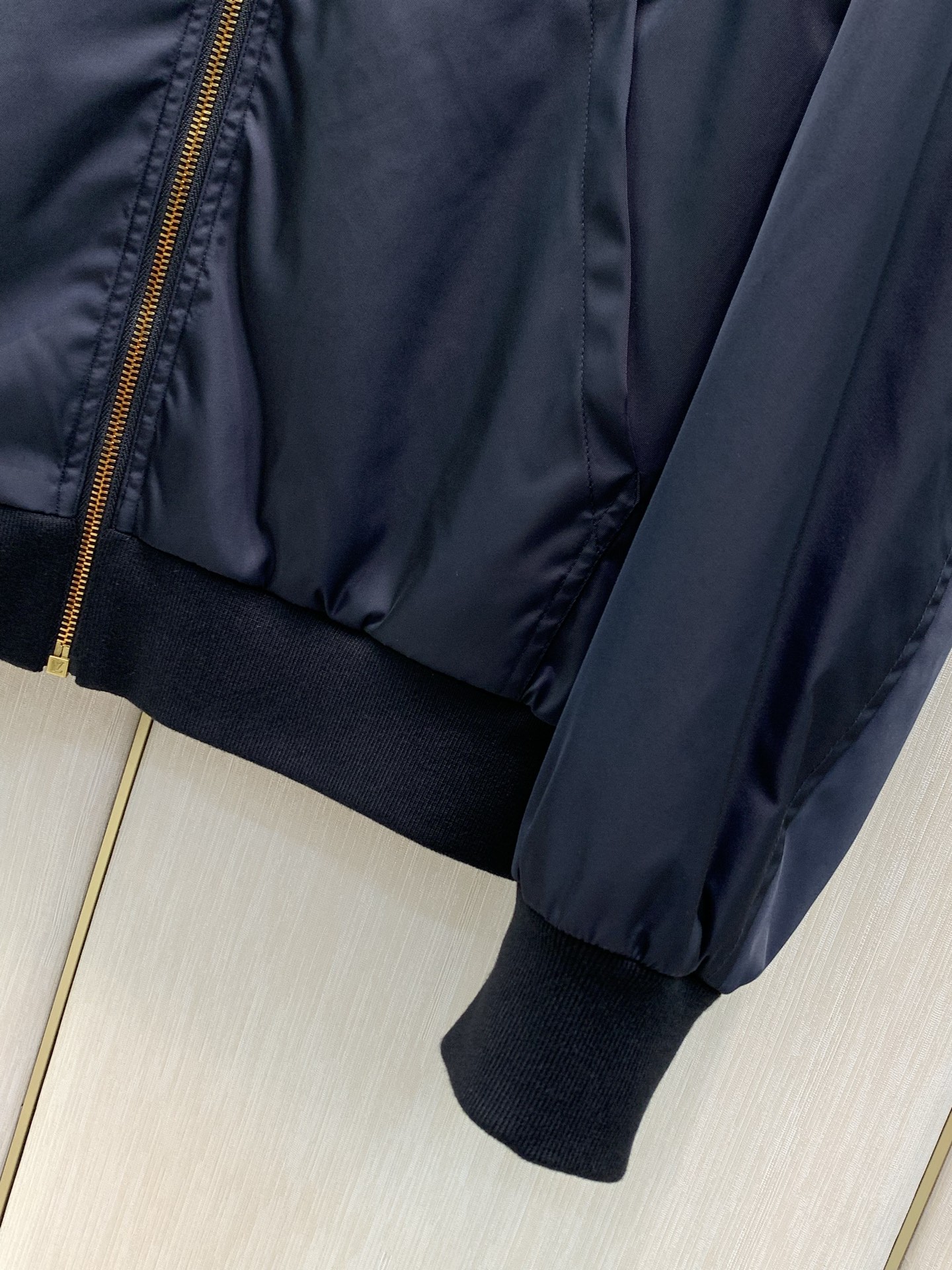 ，LouisVuitton 路易威登，2026秋季最新款，专柜同步有售，原单狠货，时尚休闲两面穿夹克外套，上身很有特点！