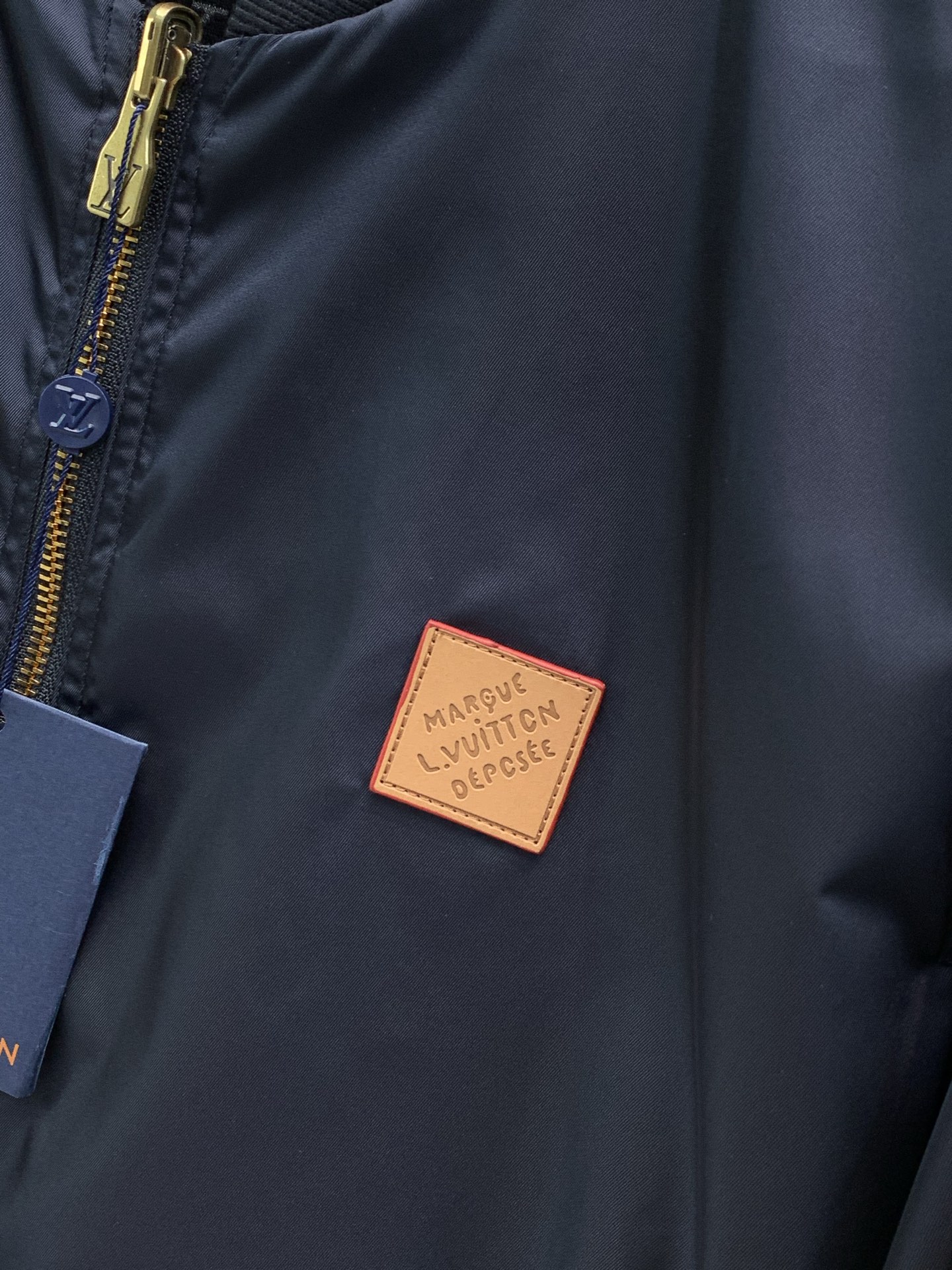 ，LouisVuitton 路易威登，2026秋季最新款，专柜同步有售，原单狠货，时尚休闲两面穿夹克外套，上身很有特点！