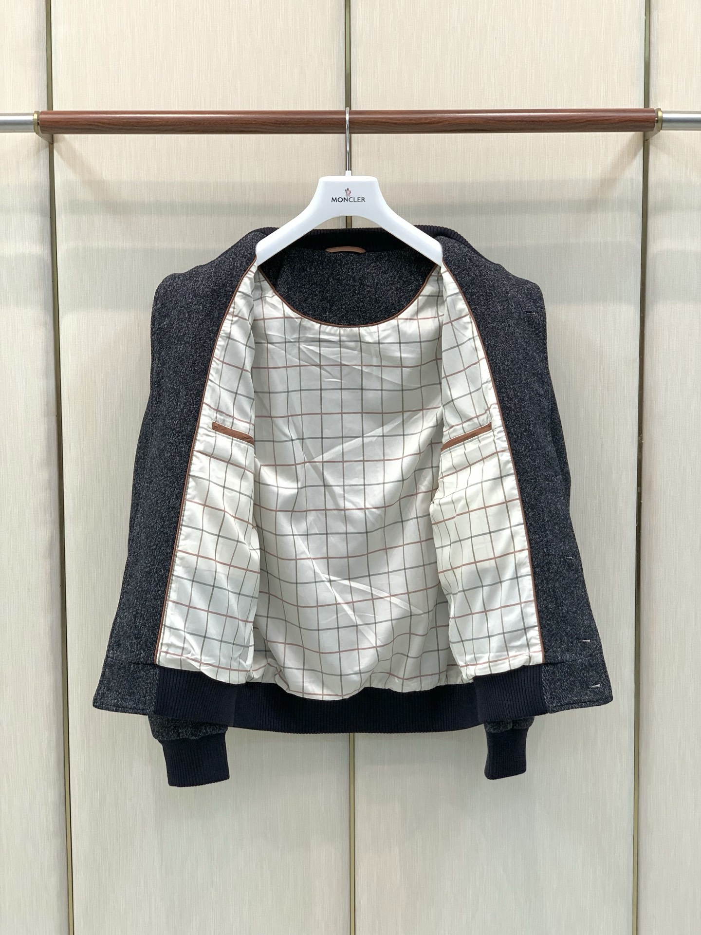，Loro Piana(Loro Piana )，2026秋冬最新品，专柜同步有售，原单狠货，时尚休闲立领夹克外套，采用
