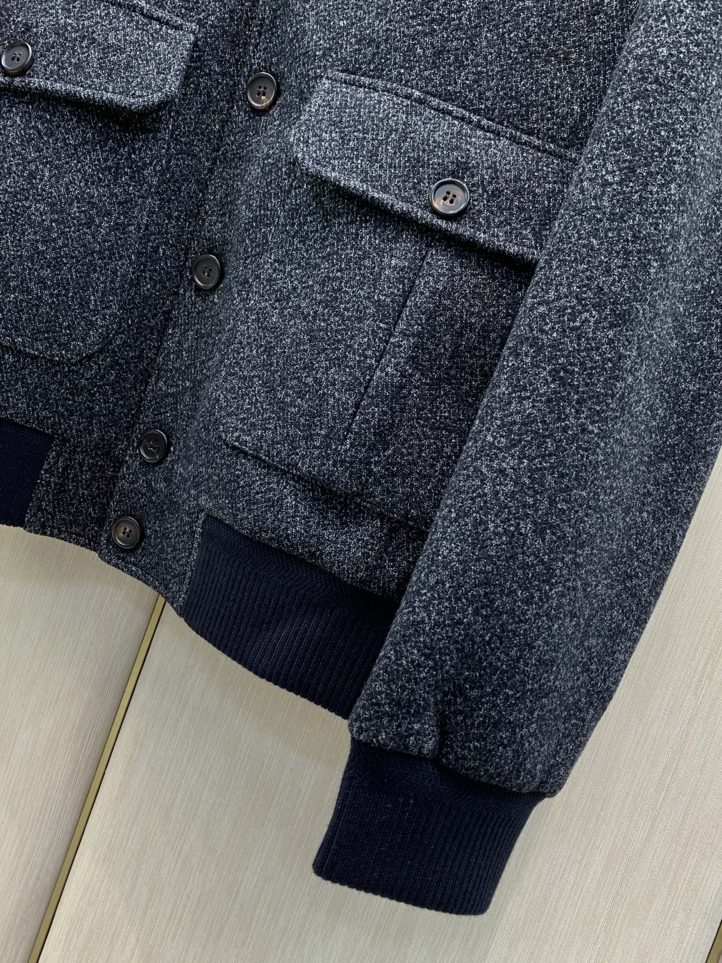 ，Loro Piana(Loro Piana )，2026秋冬最新品，专柜同步有售，原单狠货，时尚休闲立领夹克外套，采用