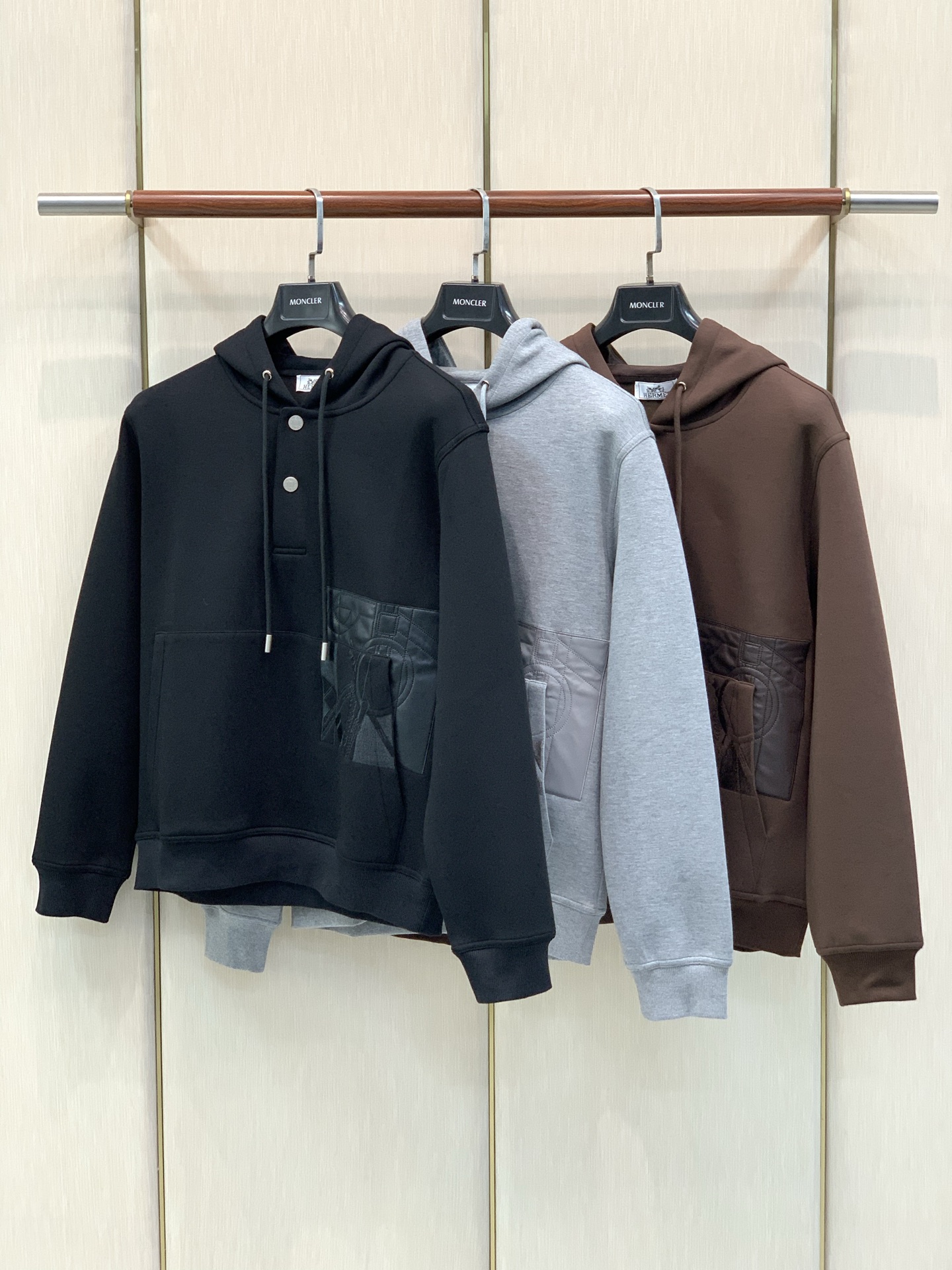 ，Hermès 爱马仕，2026秋季最新品，专柜同步有售，原单狠货，时尚休闲连帽卫衣，定制进口原版面料，舒适透气，顶级刺