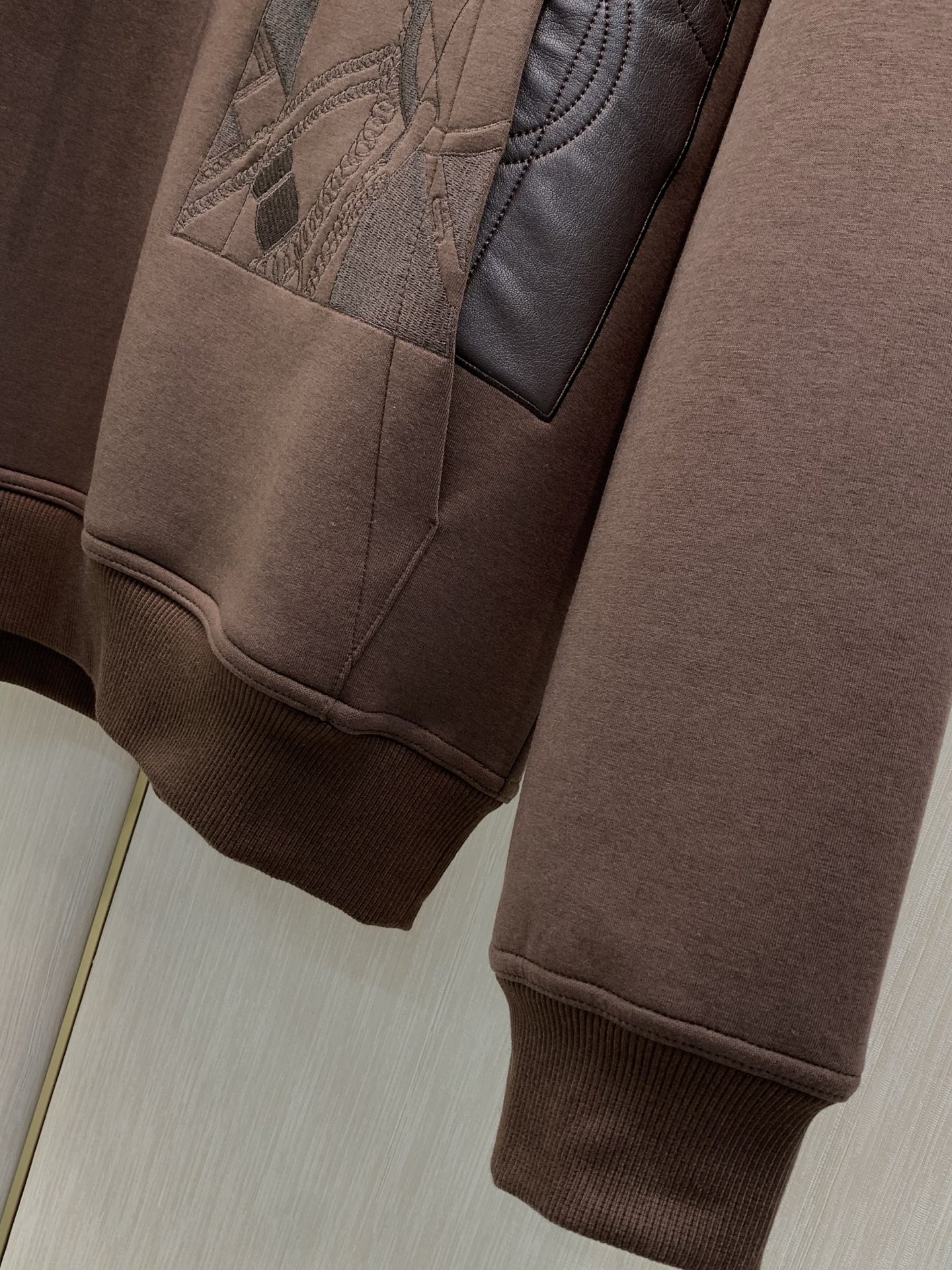 ，Hermès 爱马仕，2026秋季最新品，专柜同步有售，原单狠货，时尚休闲连帽卫衣，定制进口原版面料，舒适透气，顶级刺