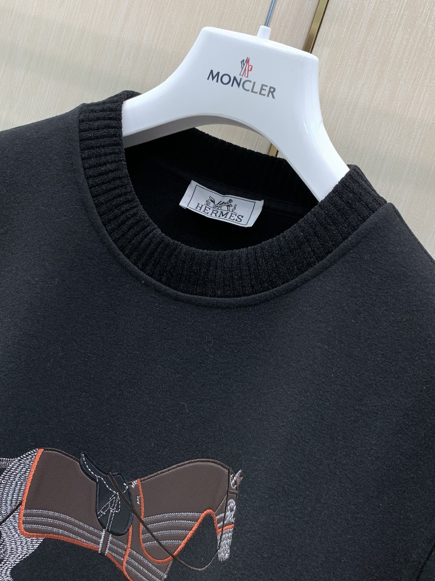 ，Hermès 爱马仕，2026秋季最新品，专柜同步有售，原单狠货，时尚休闲圆领卫衣，定制进口原版面料，舒适透气，顶级刺